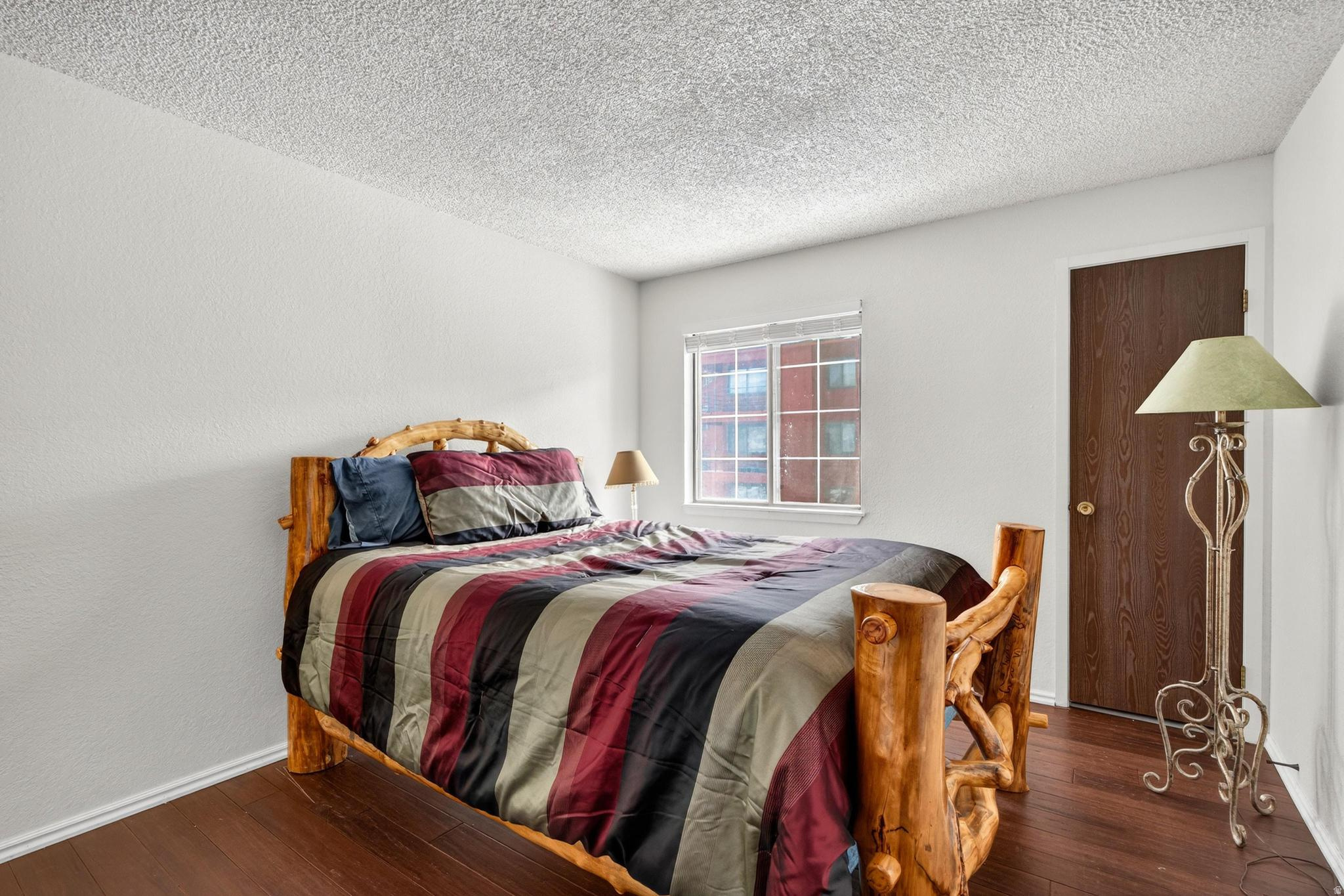 GIANT STEPS CONDO - Residential