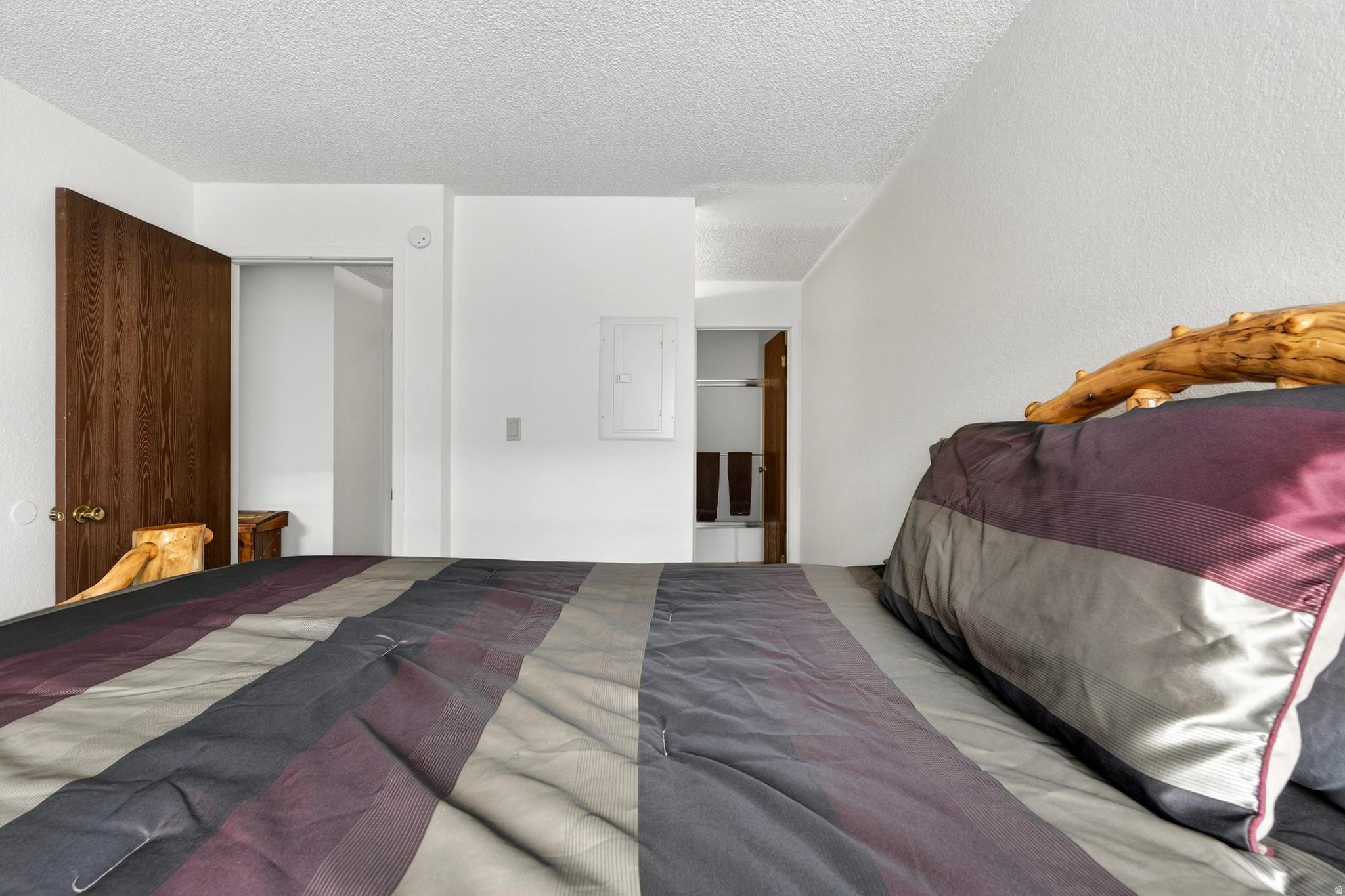 GIANT STEPS CONDO - Residential