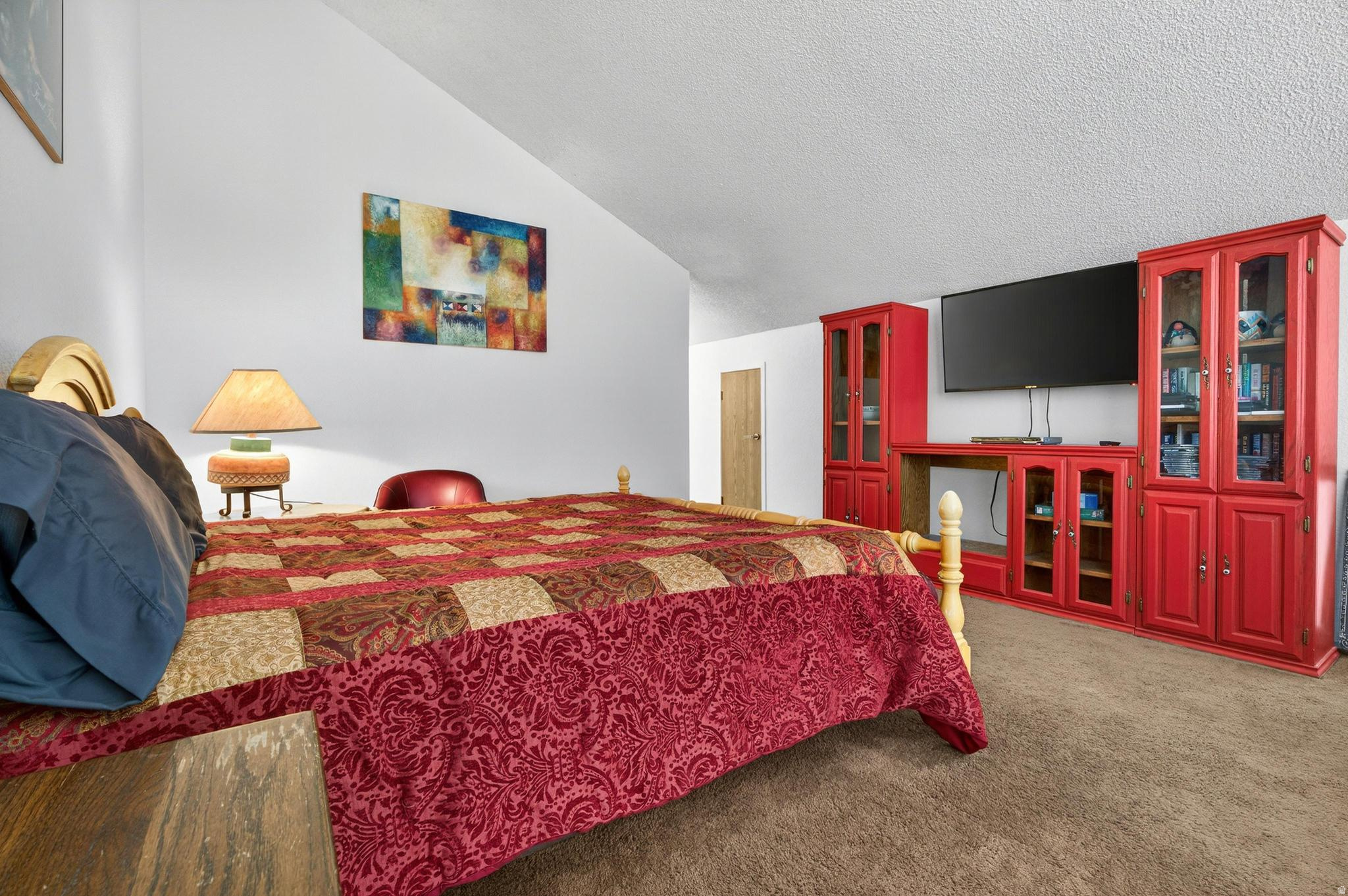 GIANT STEPS CONDO - Residential