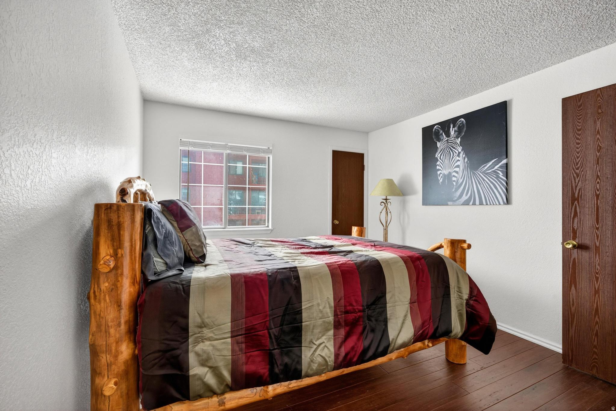 GIANT STEPS CONDO - Residential