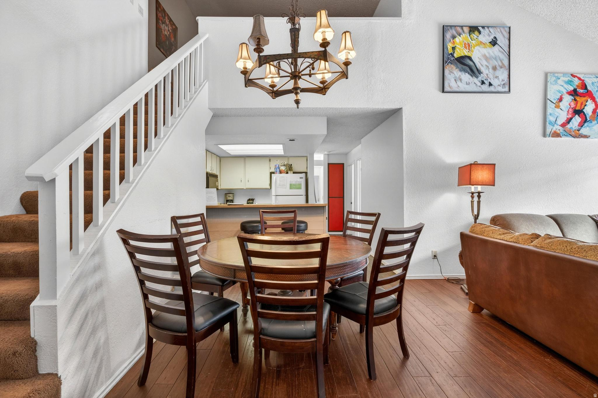 GIANT STEPS CONDO - Residential