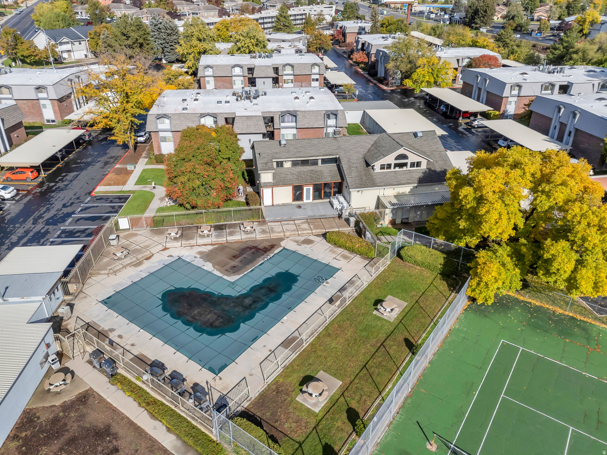 WILLOWBROOK HILL CONDOS - Residential