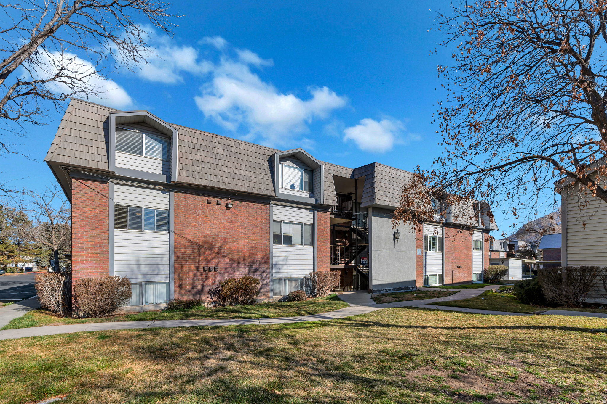 WILLOWBROOK HILL CONDOS - Residential