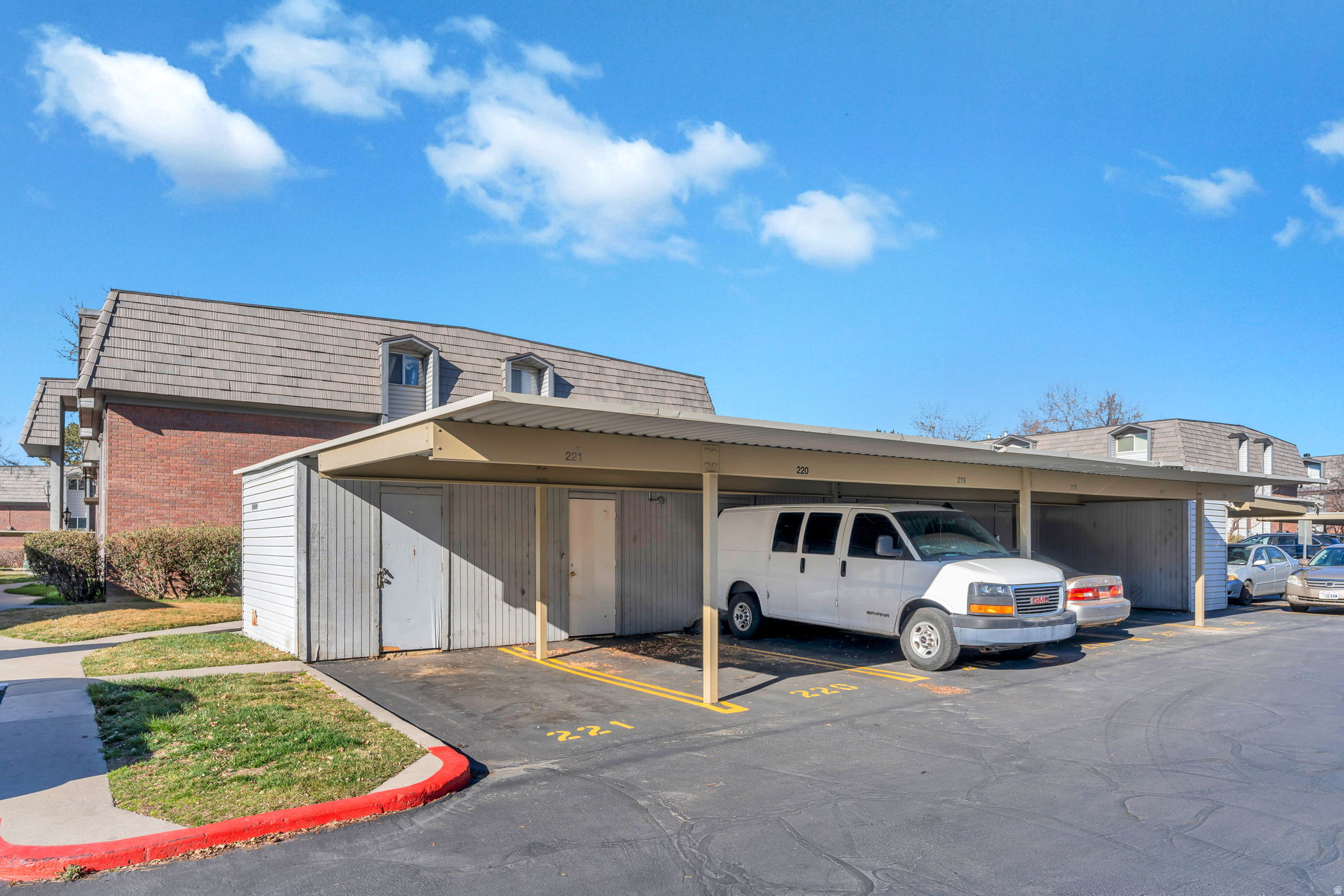 WILLOWBROOK HILL CONDOS - Residential