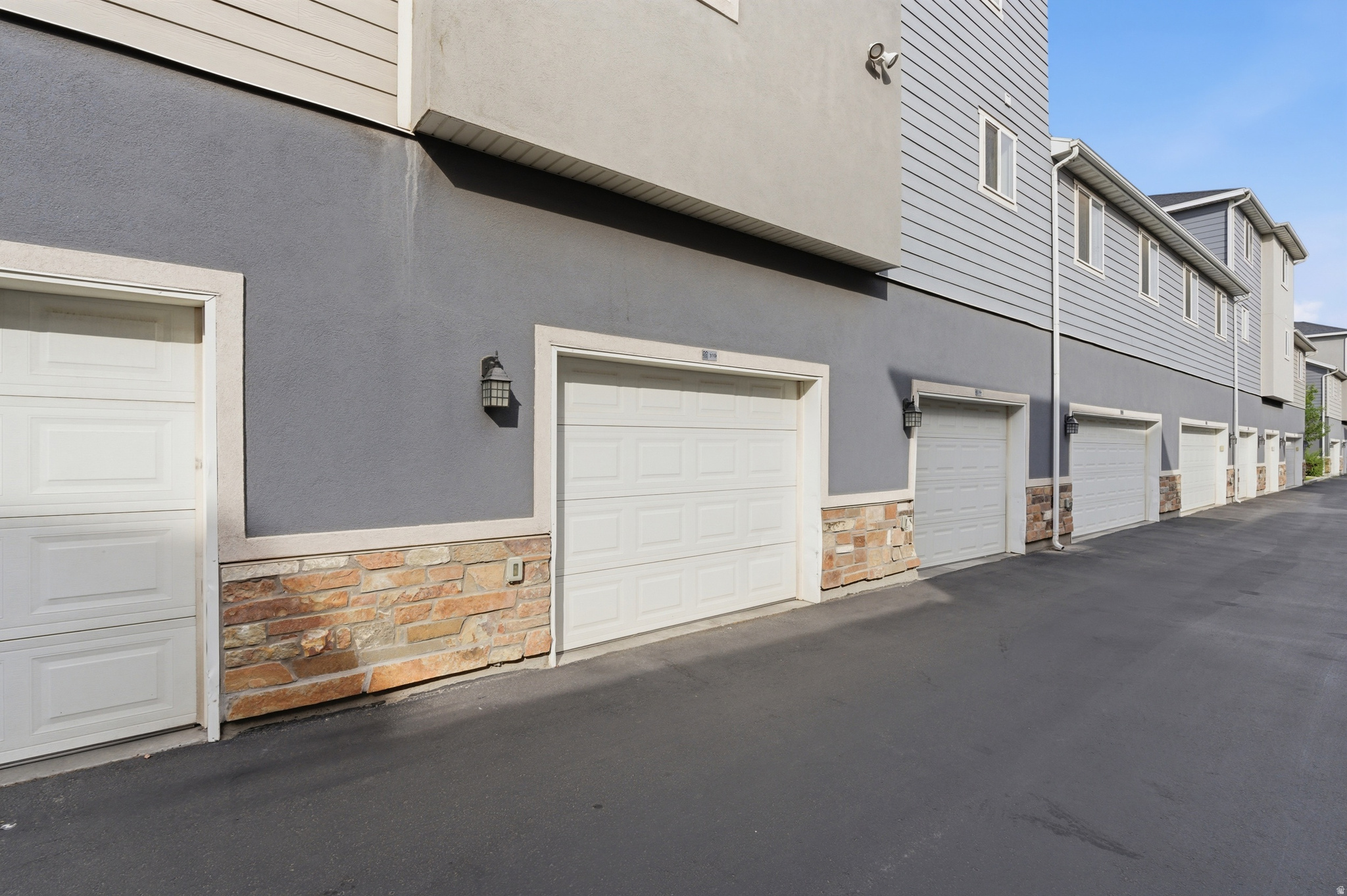 EDGEWATER - Residential