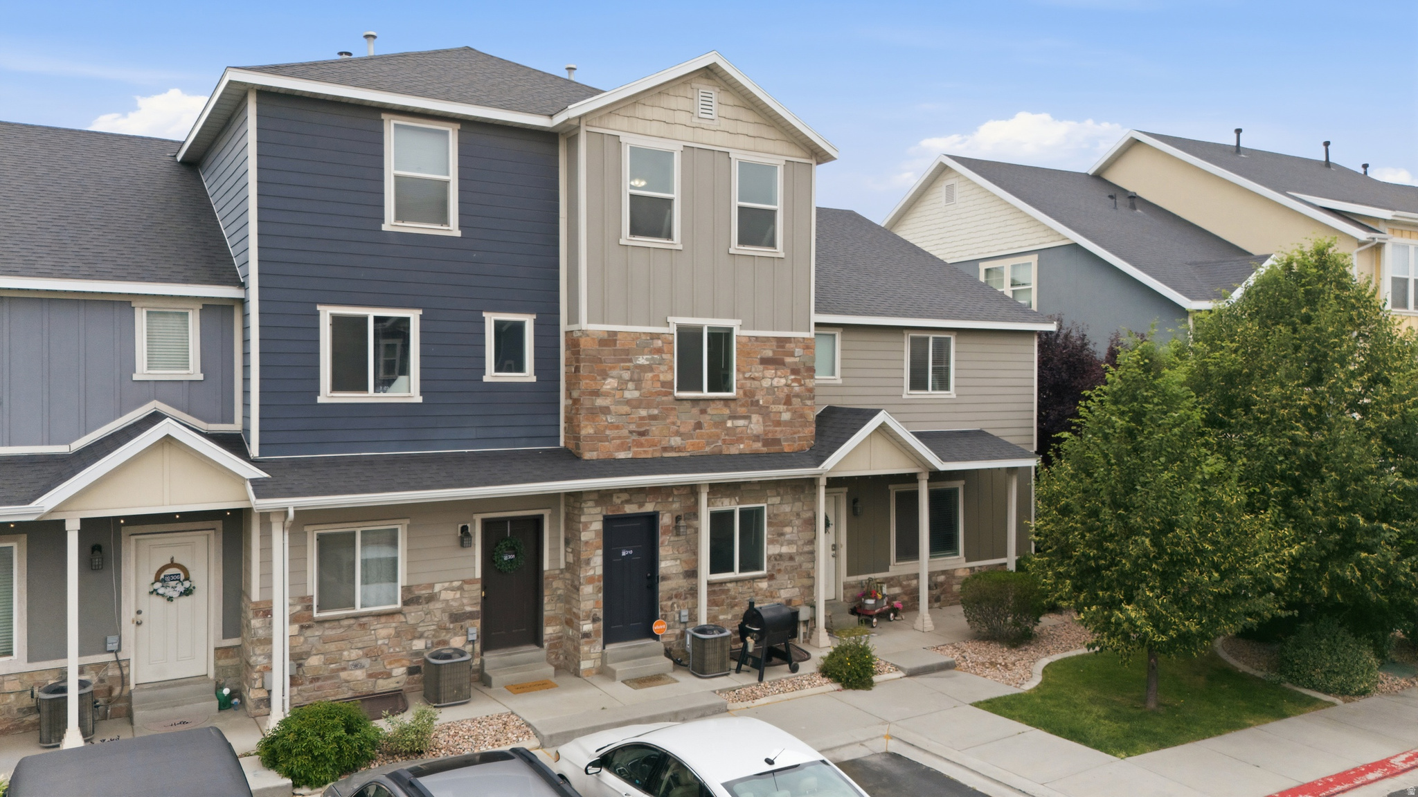 EDGEWATER - Residential