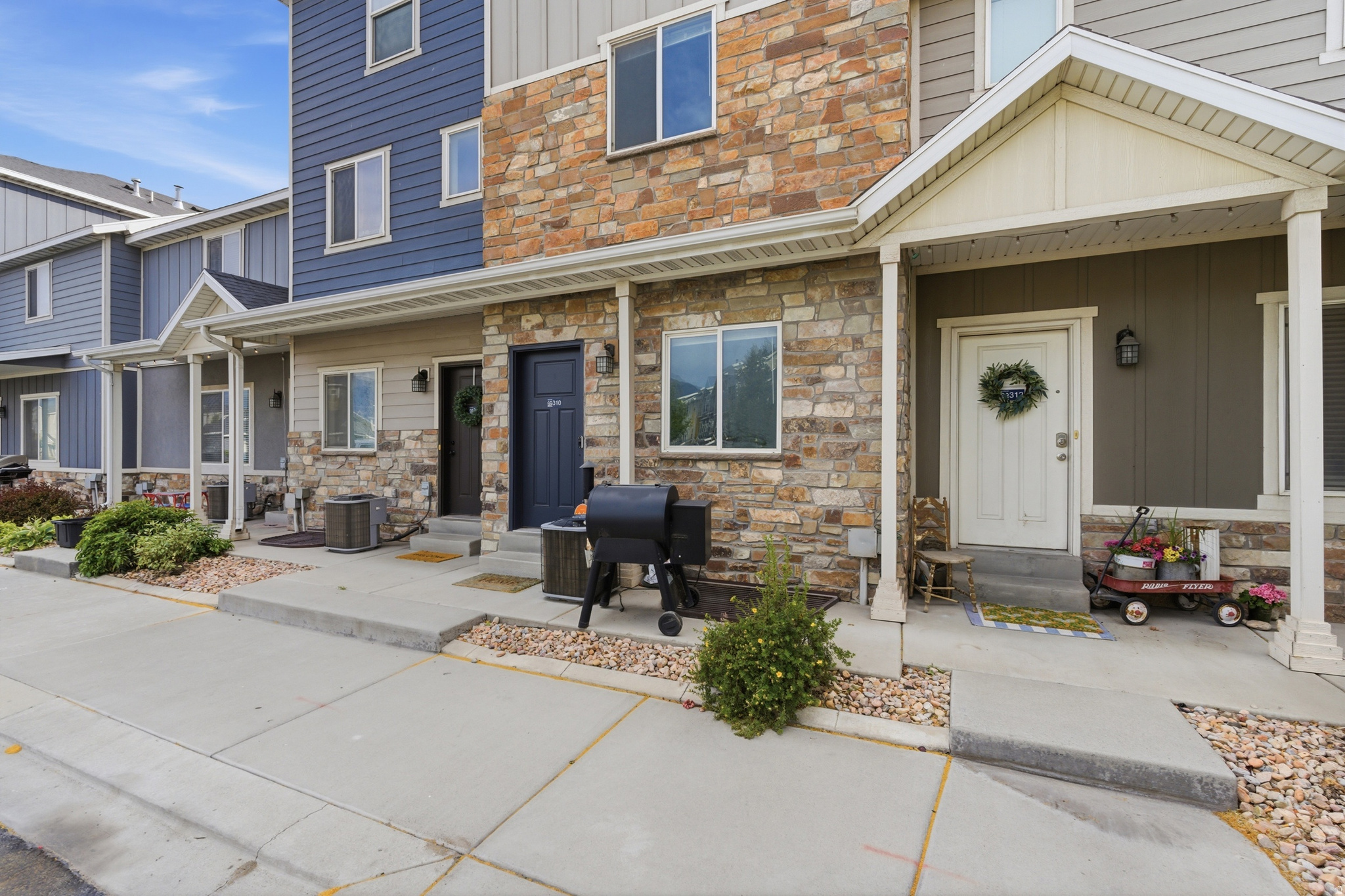 EDGEWATER - Residential