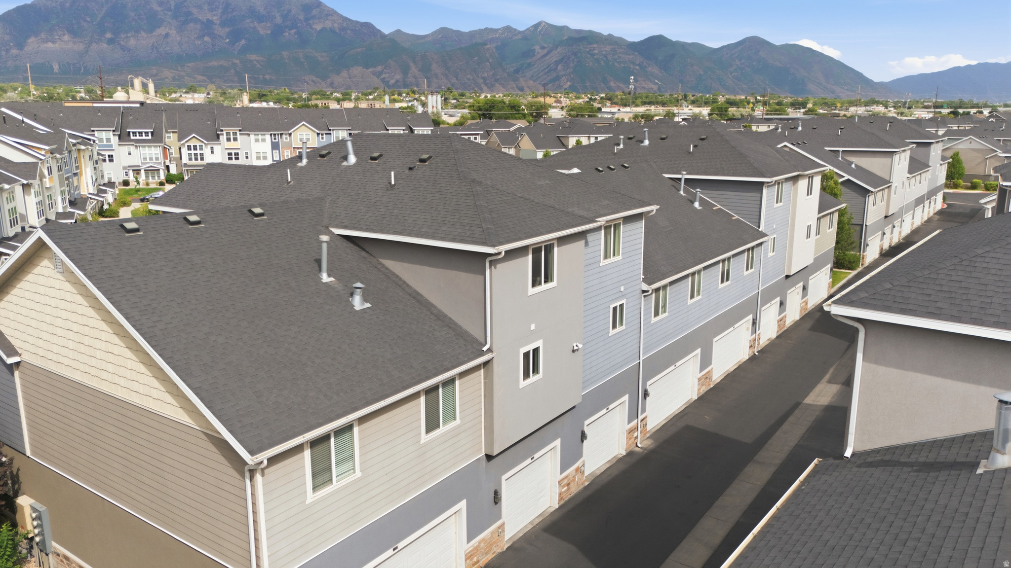 EDGEWATER - Residential