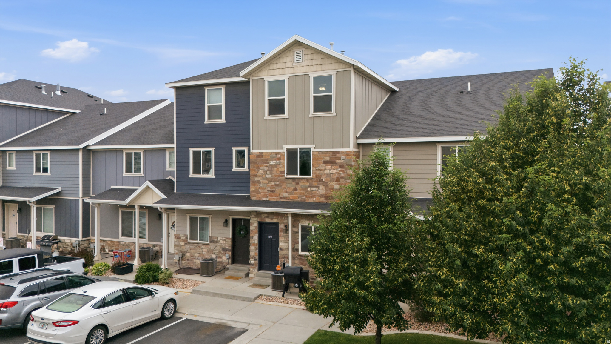 EDGEWATER - Residential