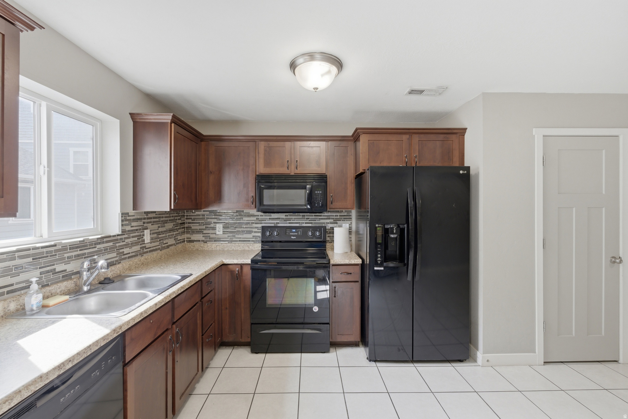 EDGEWATER - Residential