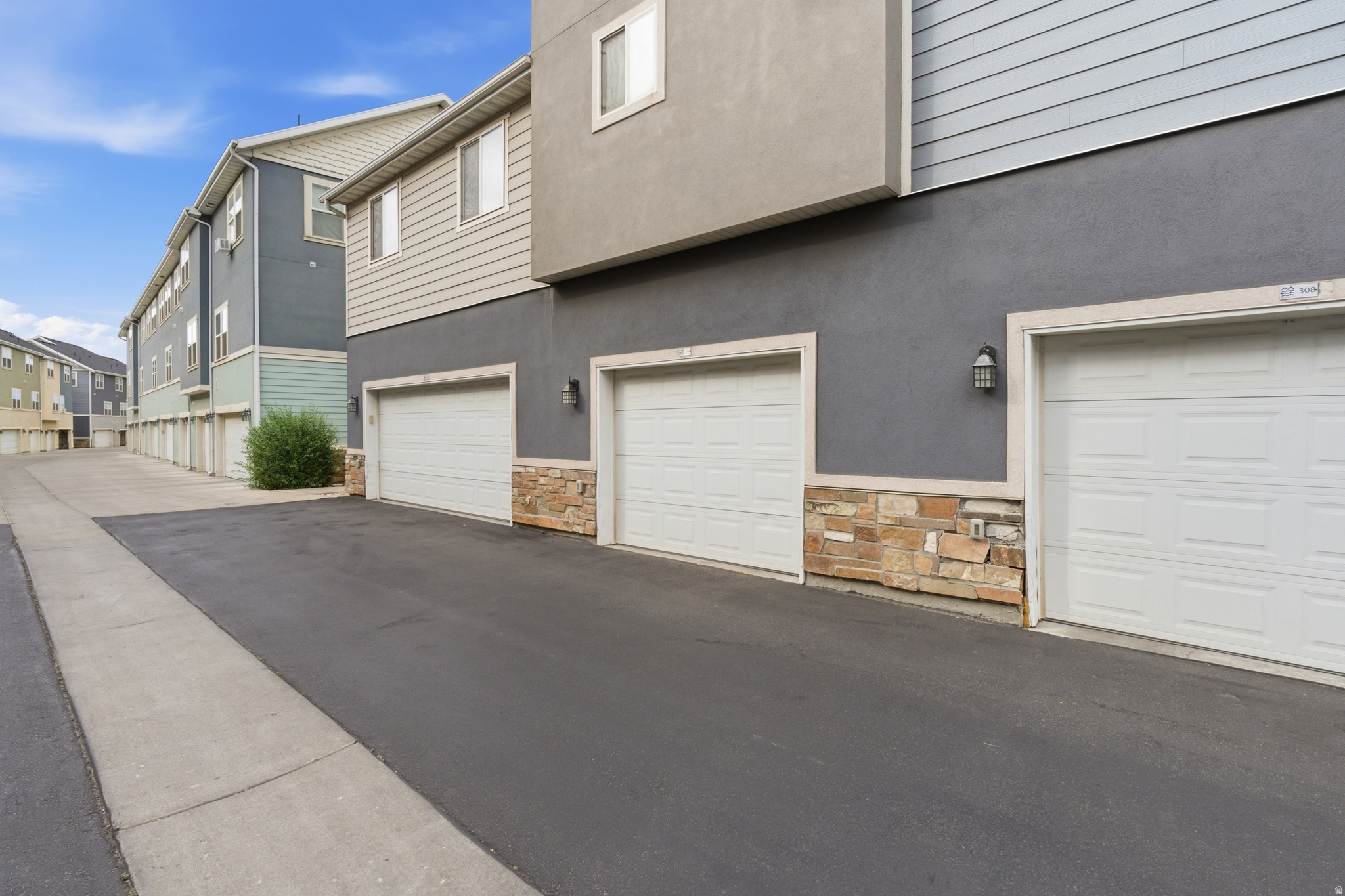 EDGEWATER - Residential