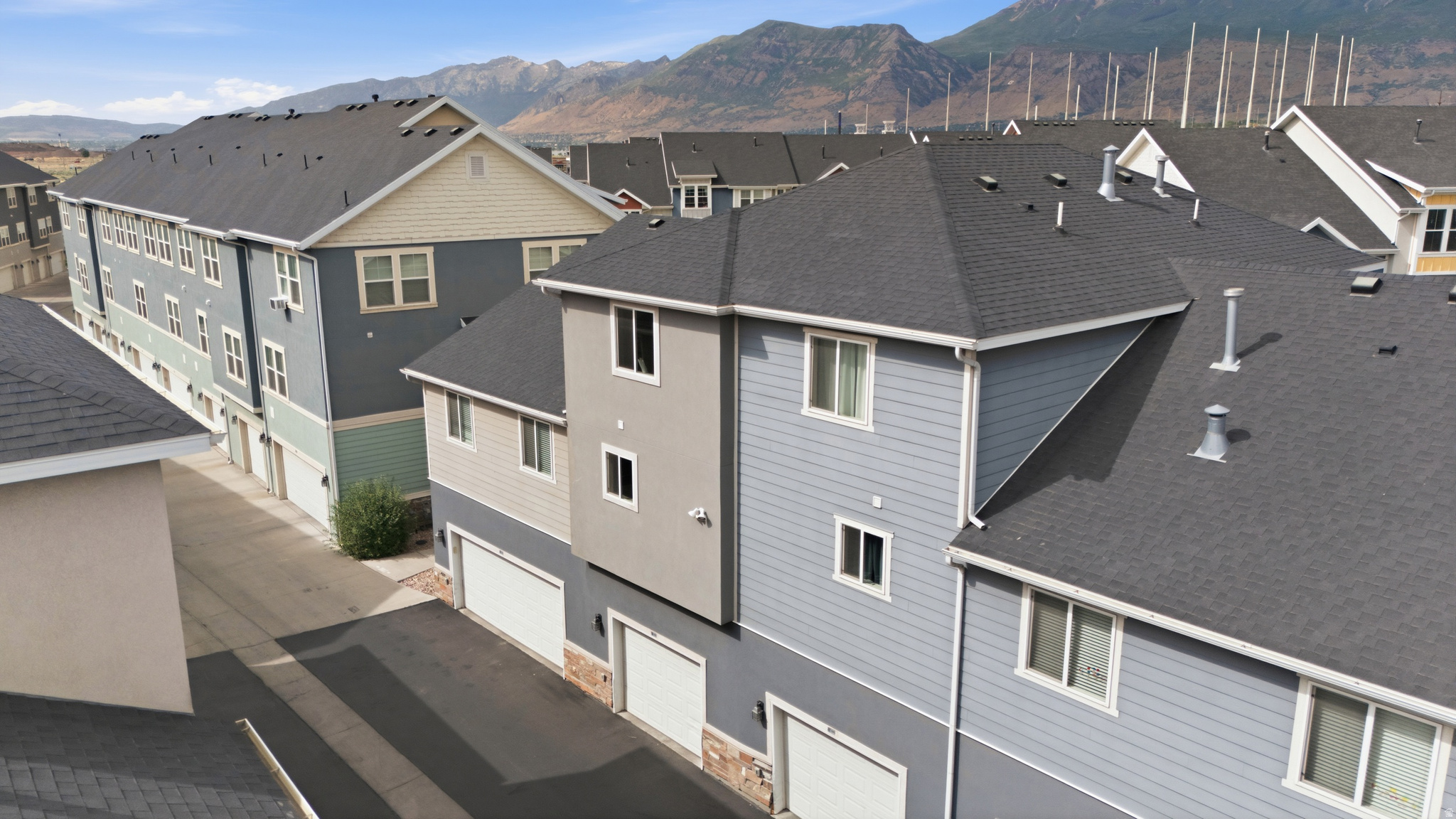 EDGEWATER - Residential