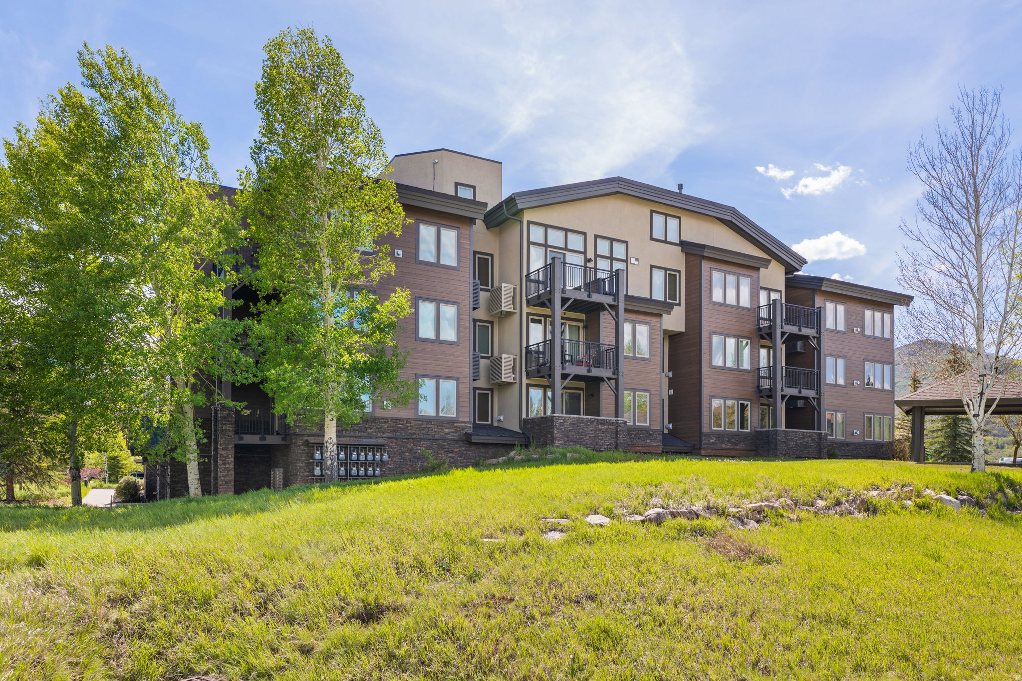 CRESTVIEW CONDOMINIUM - Residential