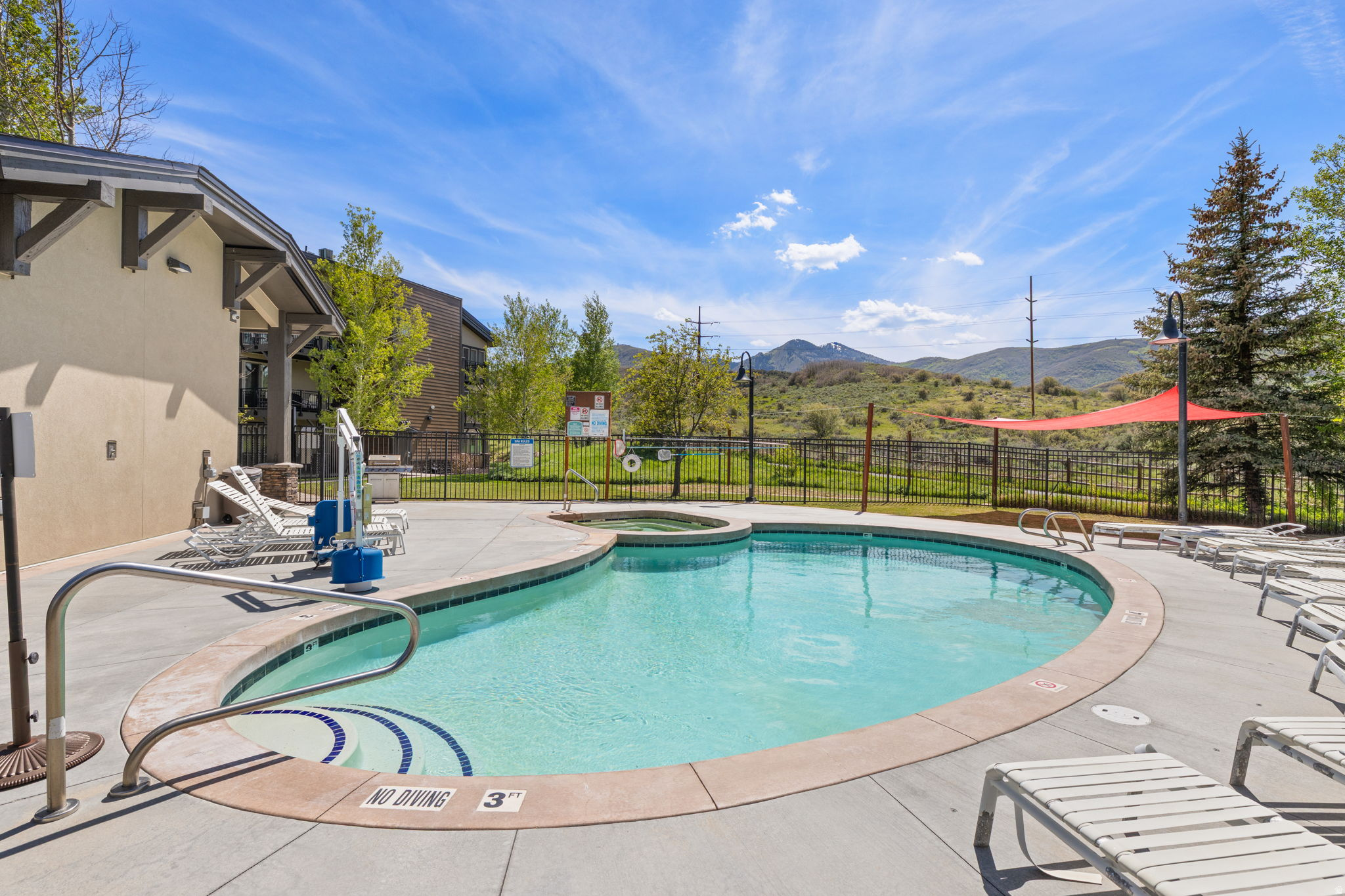 CRESTVIEW CONDOMINIUM - Residential