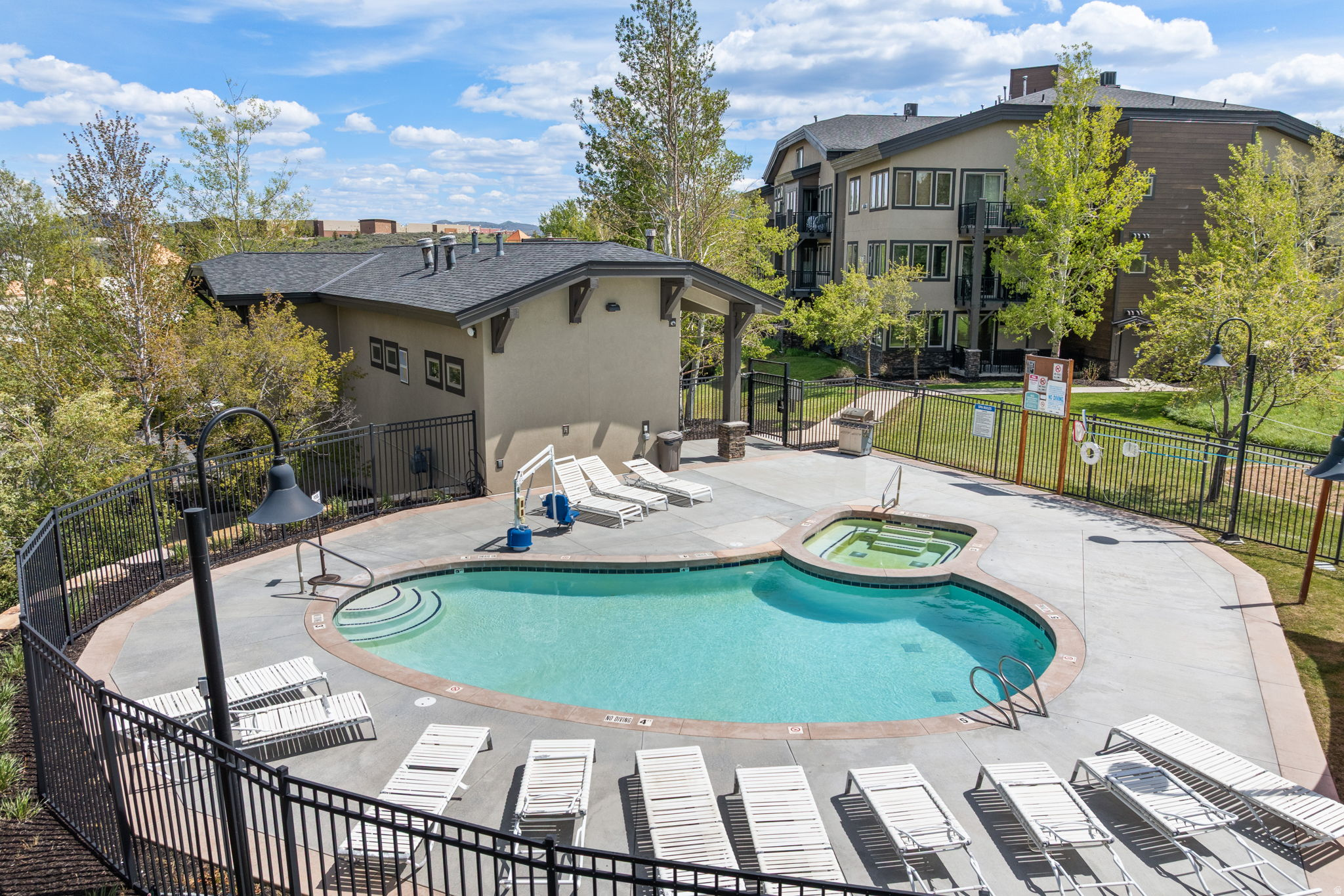 CRESTVIEW CONDOMINIUM - Residential
