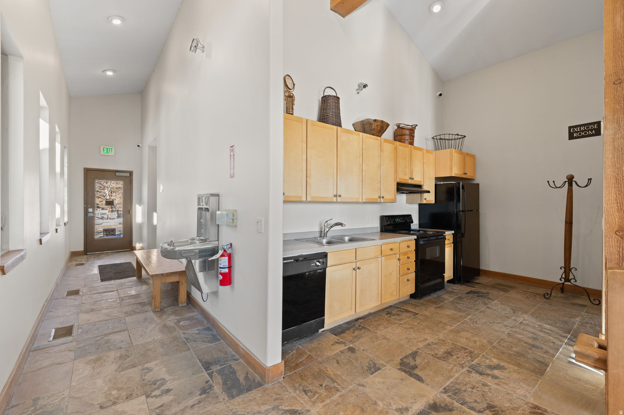 CRESTVIEW CONDOMINIUM - Residential