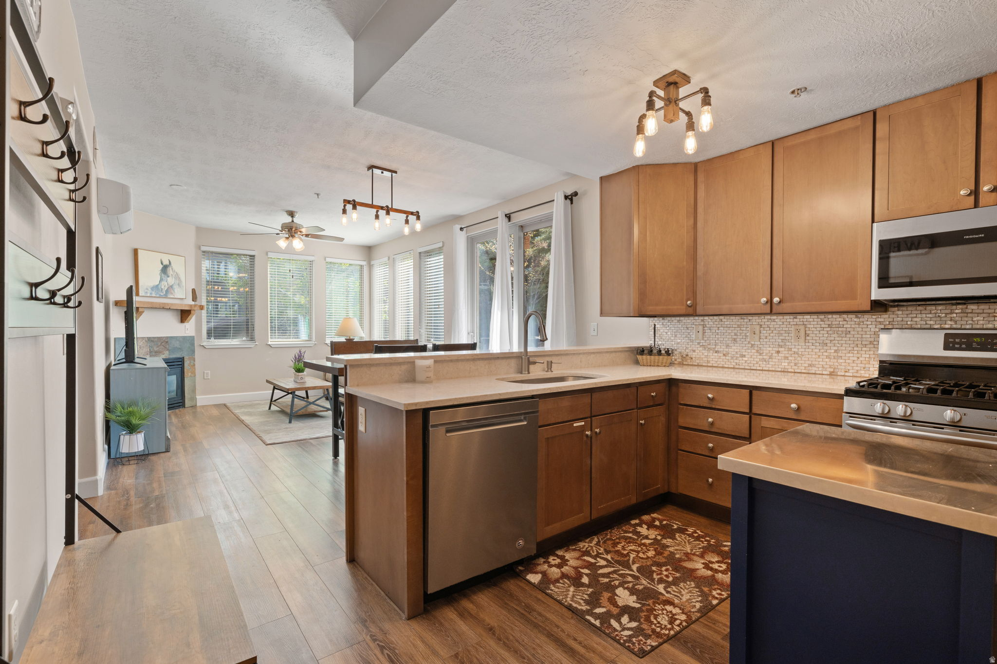 CRESTVIEW CONDOMINIUM - Residential