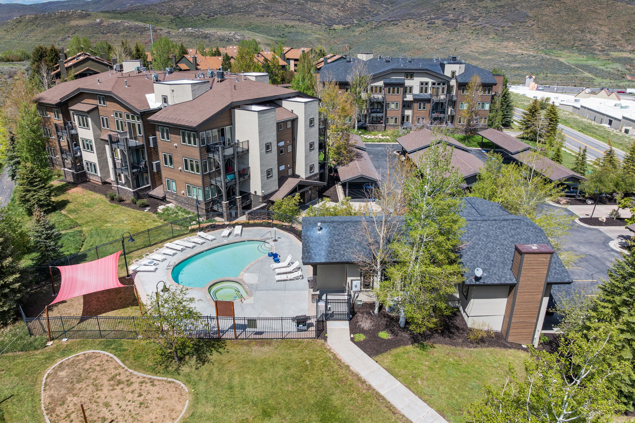 CRESTVIEW CONDOMINIUM - Residential