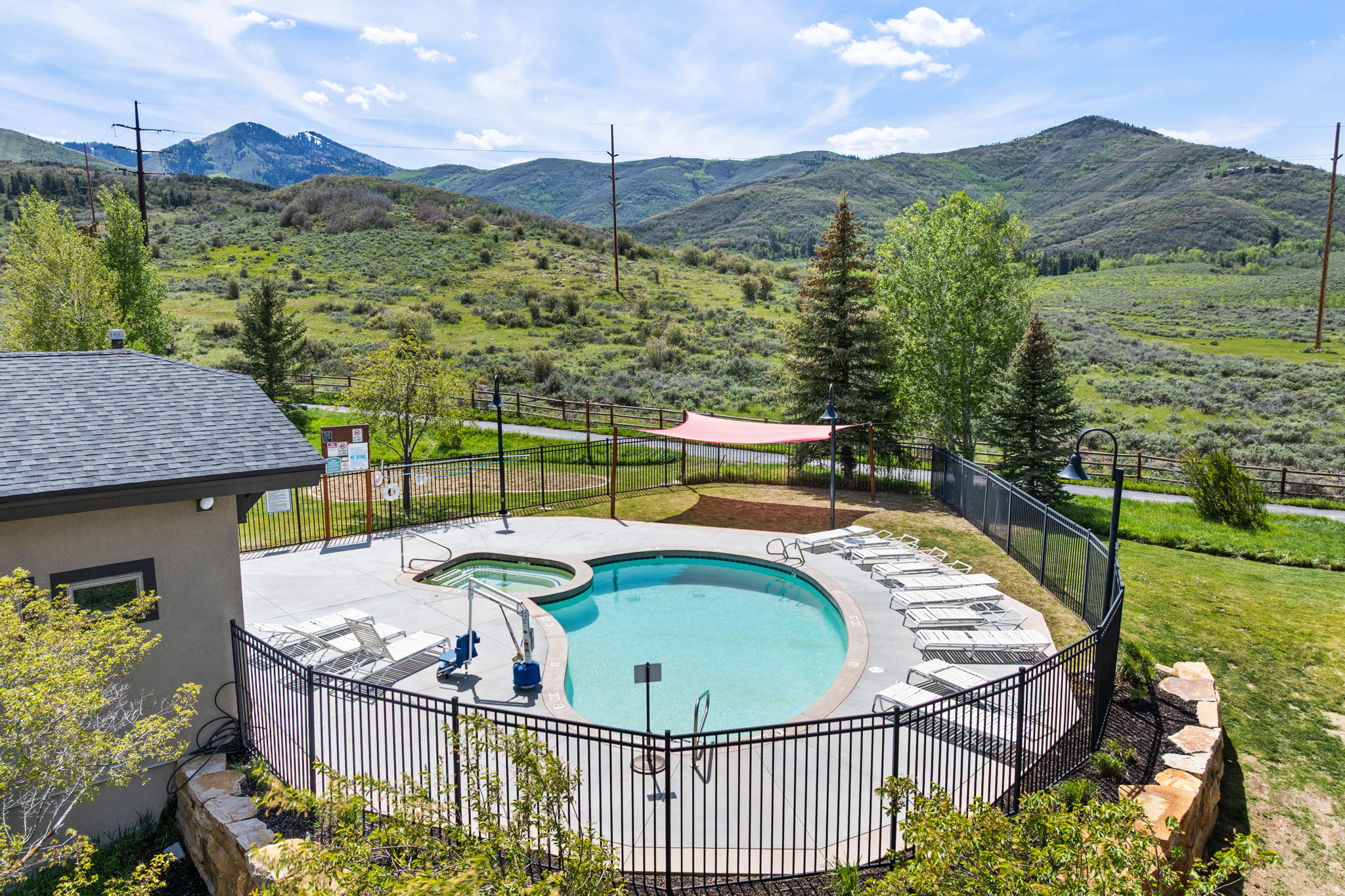 CRESTVIEW CONDOMINIUM - Residential