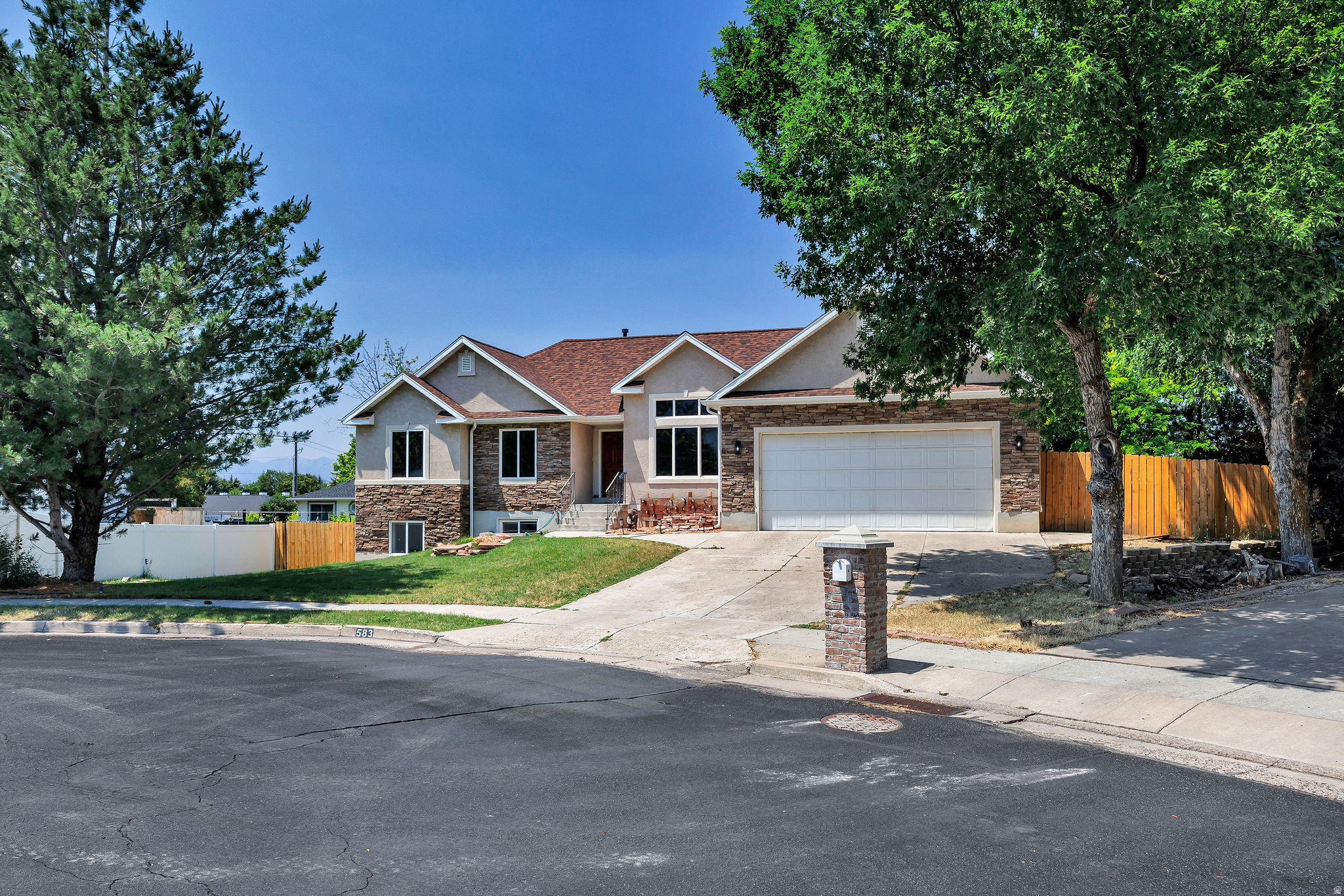 APPLE HILL - Residential