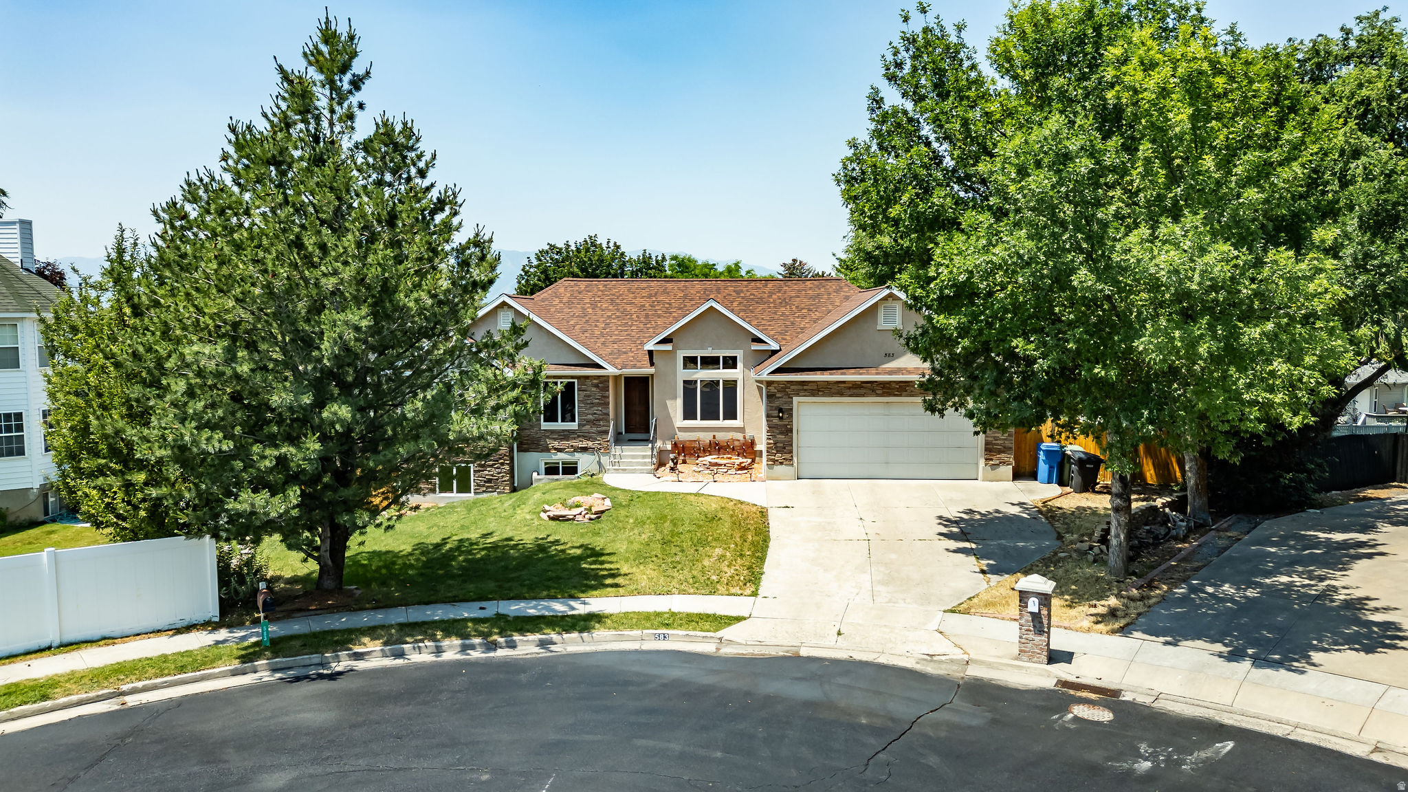 APPLE HILL - Residential