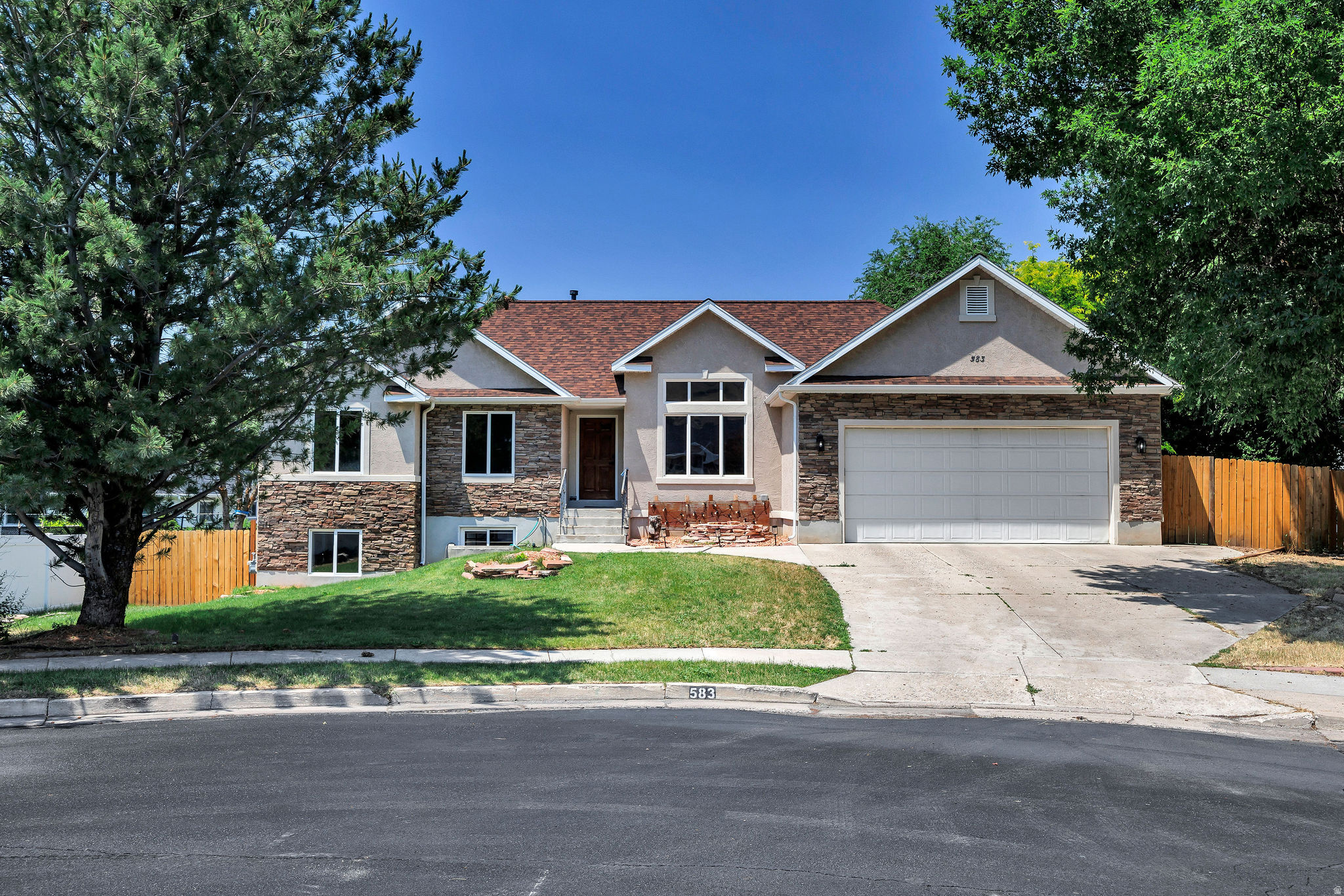 APPLE HILL - Residential