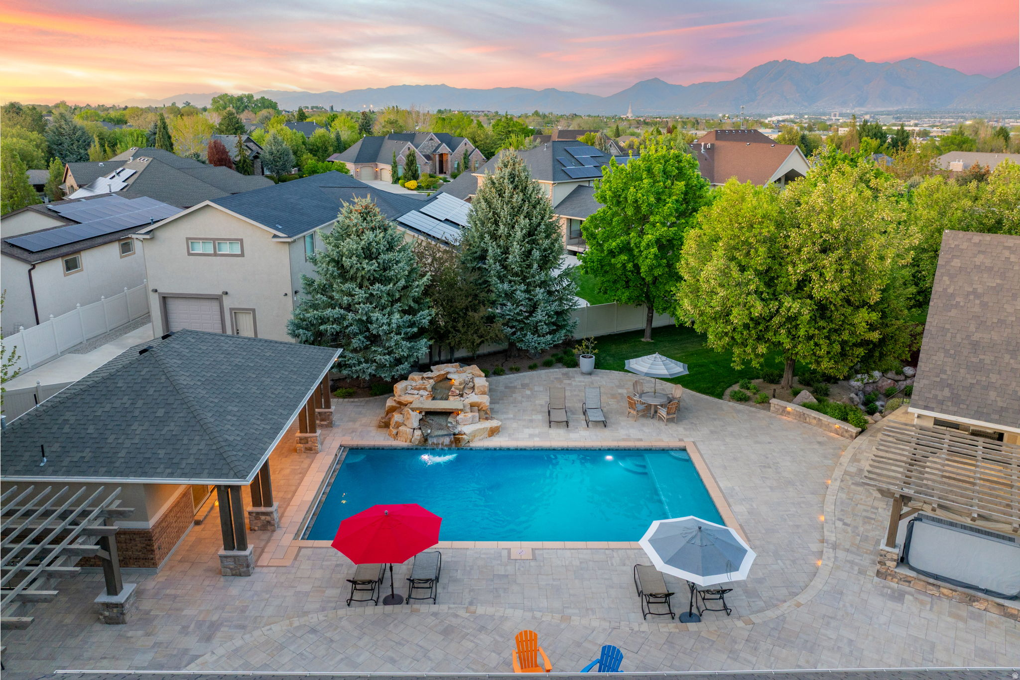 TRIPLE CROWN - Residential