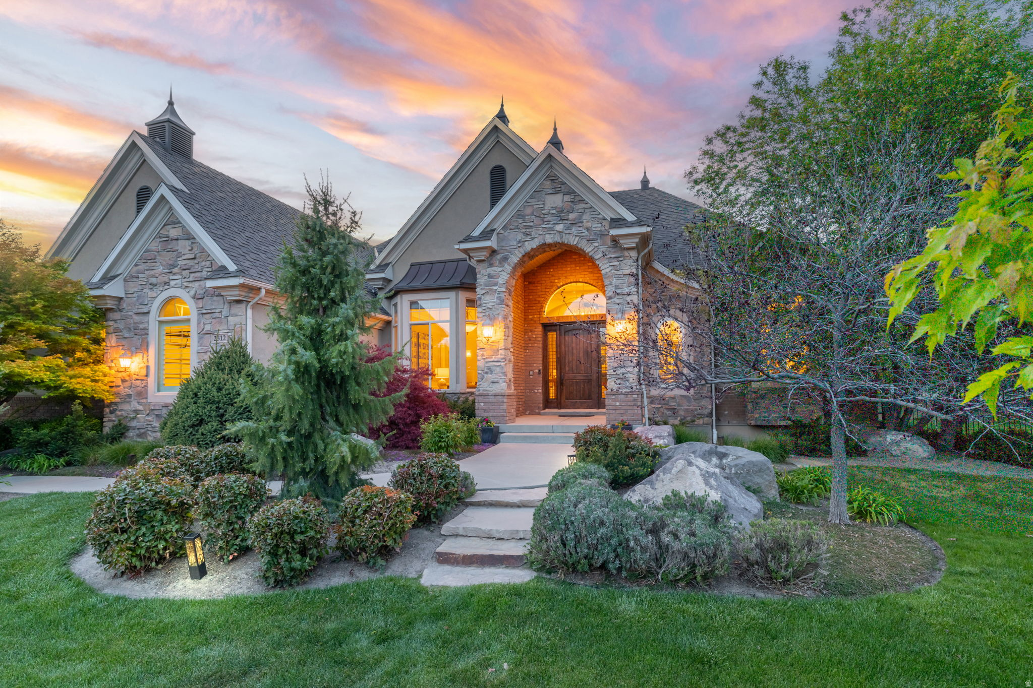TRIPLE CROWN - Residential