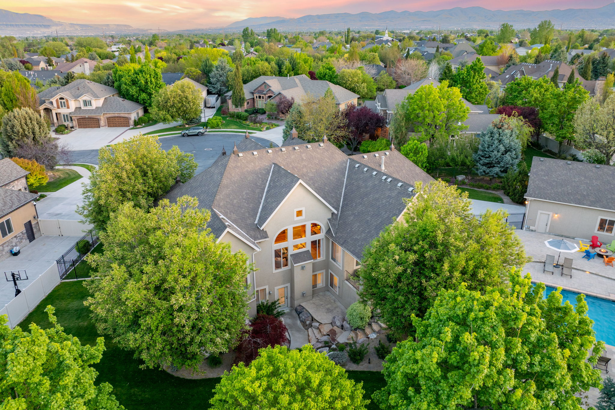 TRIPLE CROWN - Residential