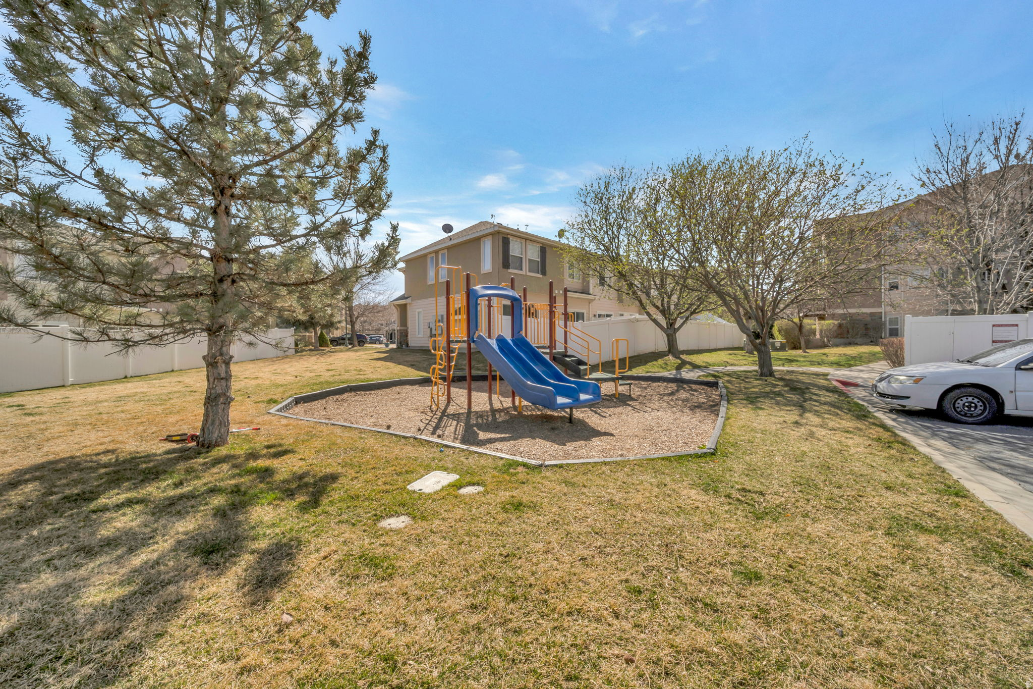 VINTAGE ON THE BLUFFS - Residential