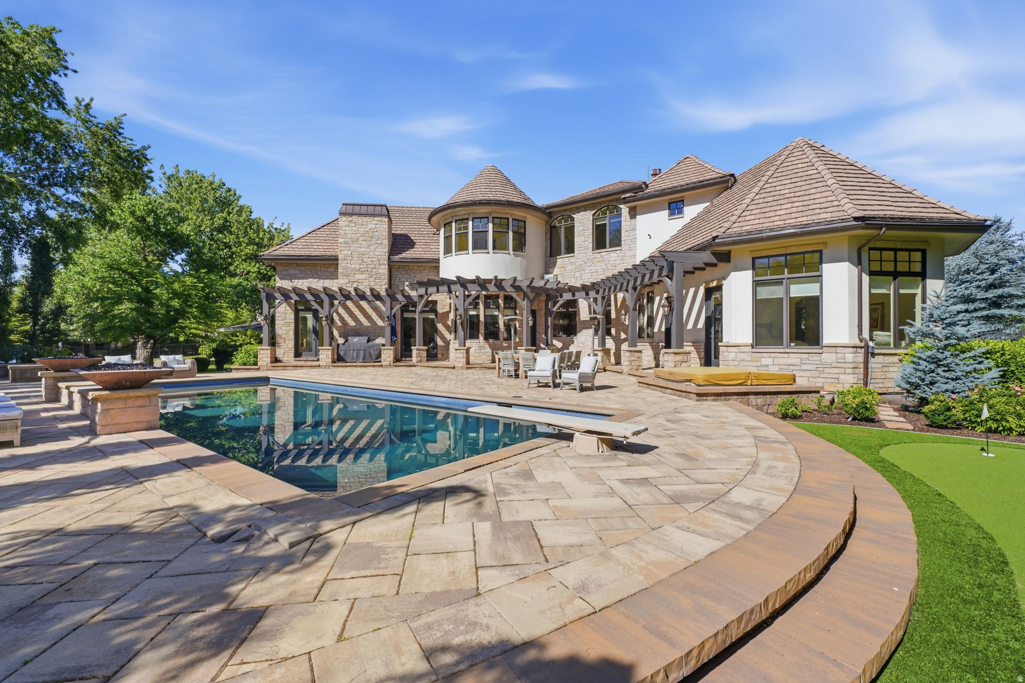 THE BERKSHIRES - Residential