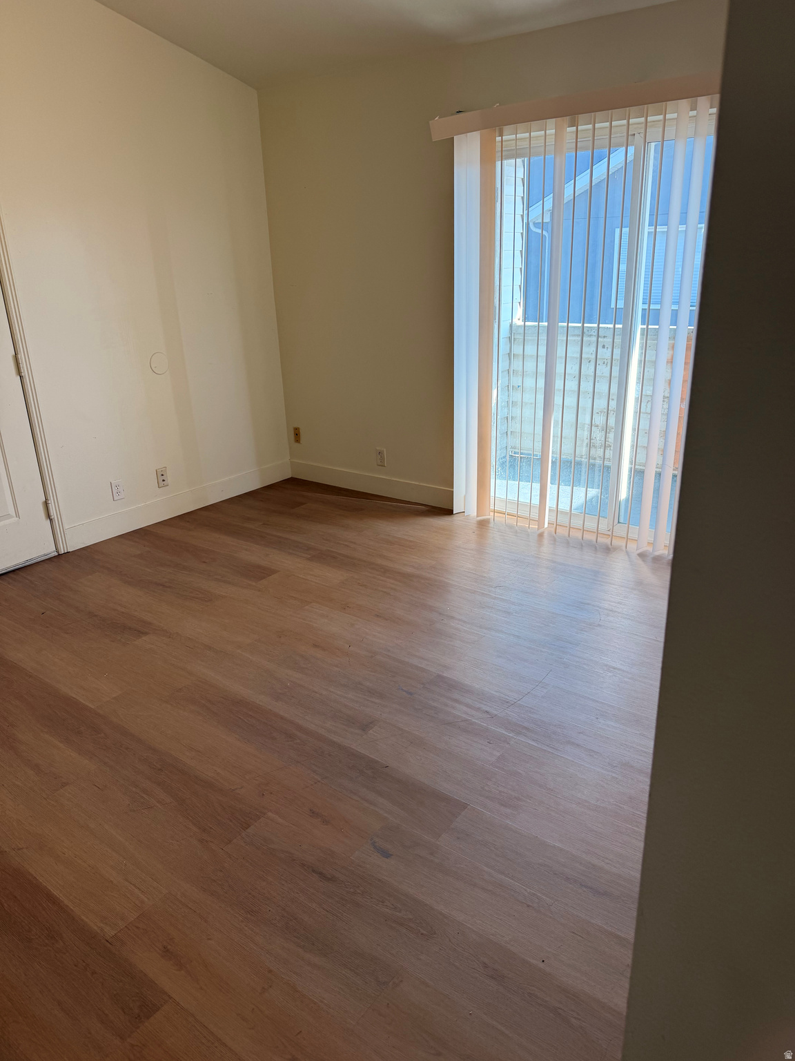 Top-floor, 3 bed, 2 bath condo in the gated Copper Creek community! Featuring a bright open-concept layout filled with natural light, vaulted ceilings, new LVP flooring, and no upstairs neighbors. Clubhouse, playground & green space! All appliances included. Additional storage room at entry, covered parking. HOA covers water, sewer, trash, snow removal & maintenance. Building features a new roof and freshly painted exterior. Ideal for first-time buyers, small families, or young professionals seeking low-maintenance living in the heart of Magna. Square footage figures are provided as a courtesy estimate only and were obtained from county records. Buyer is advised to obtain an independent measurement.