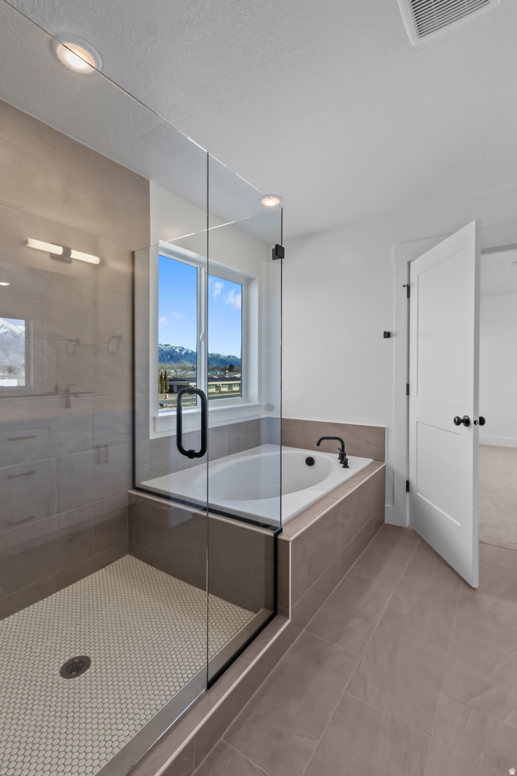 LEGENDS CROSSING - Residential