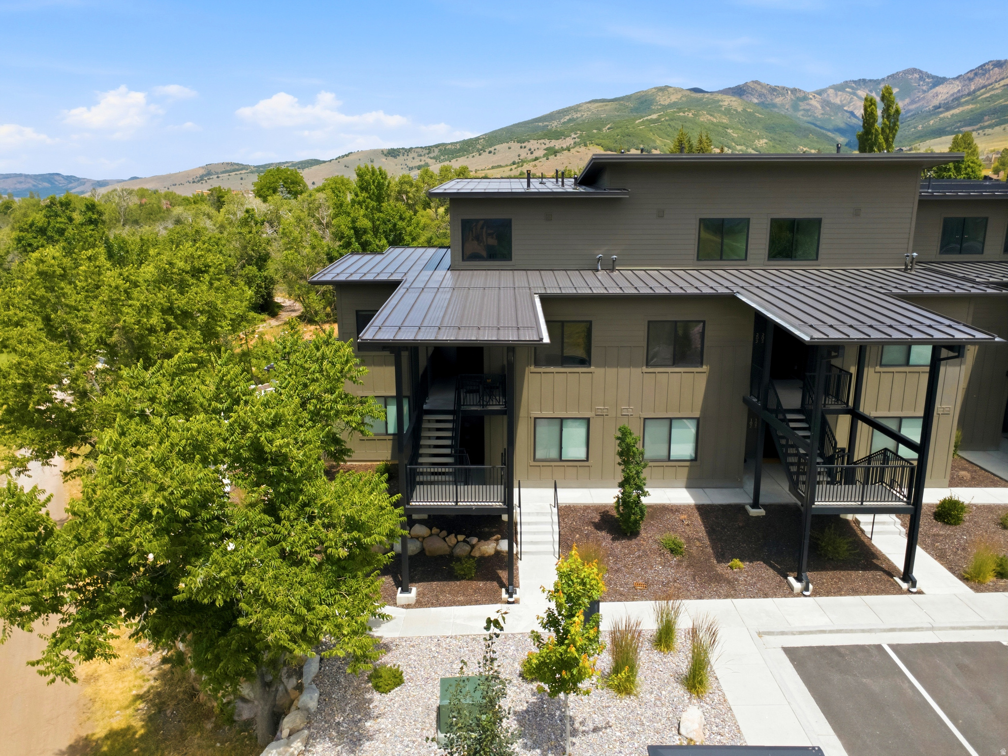 THE POINTE AT WOLF CREEK - Residential