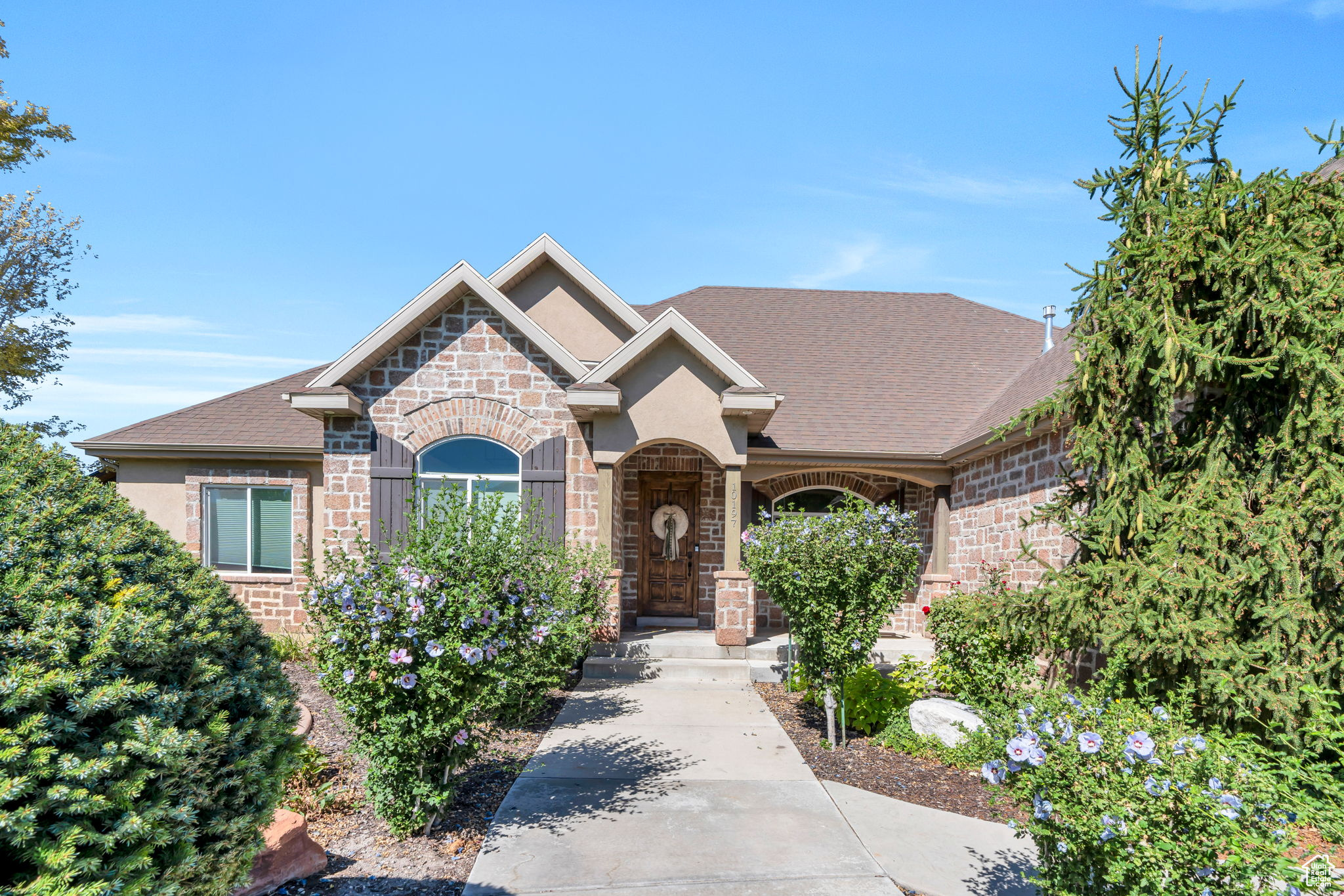 PINNACLE ESTATES - Residential