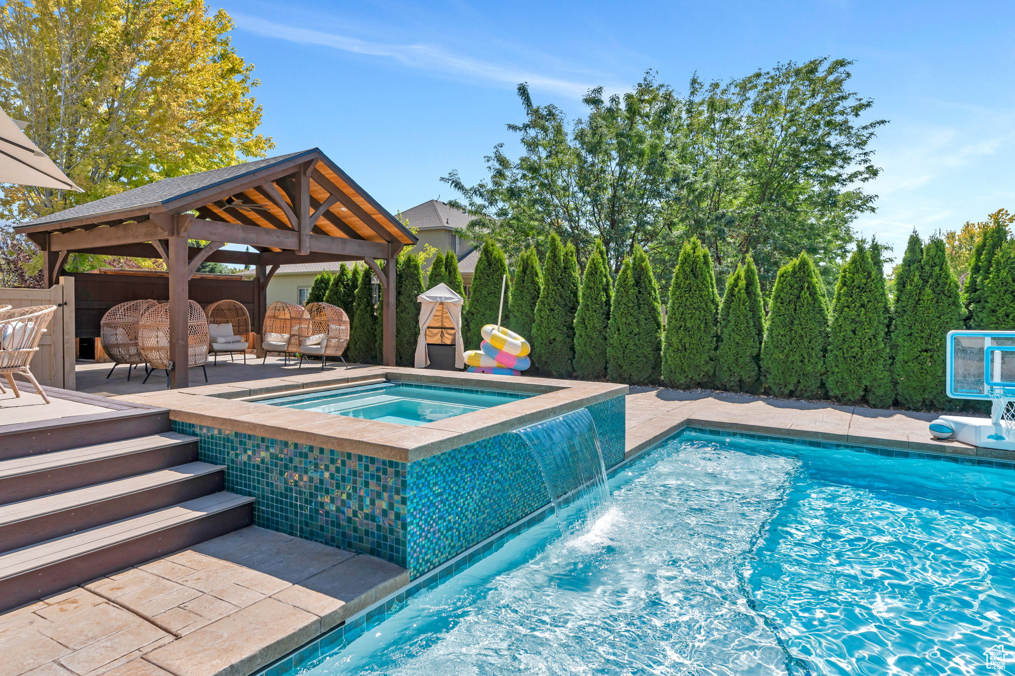 PINNACLE ESTATES - Residential