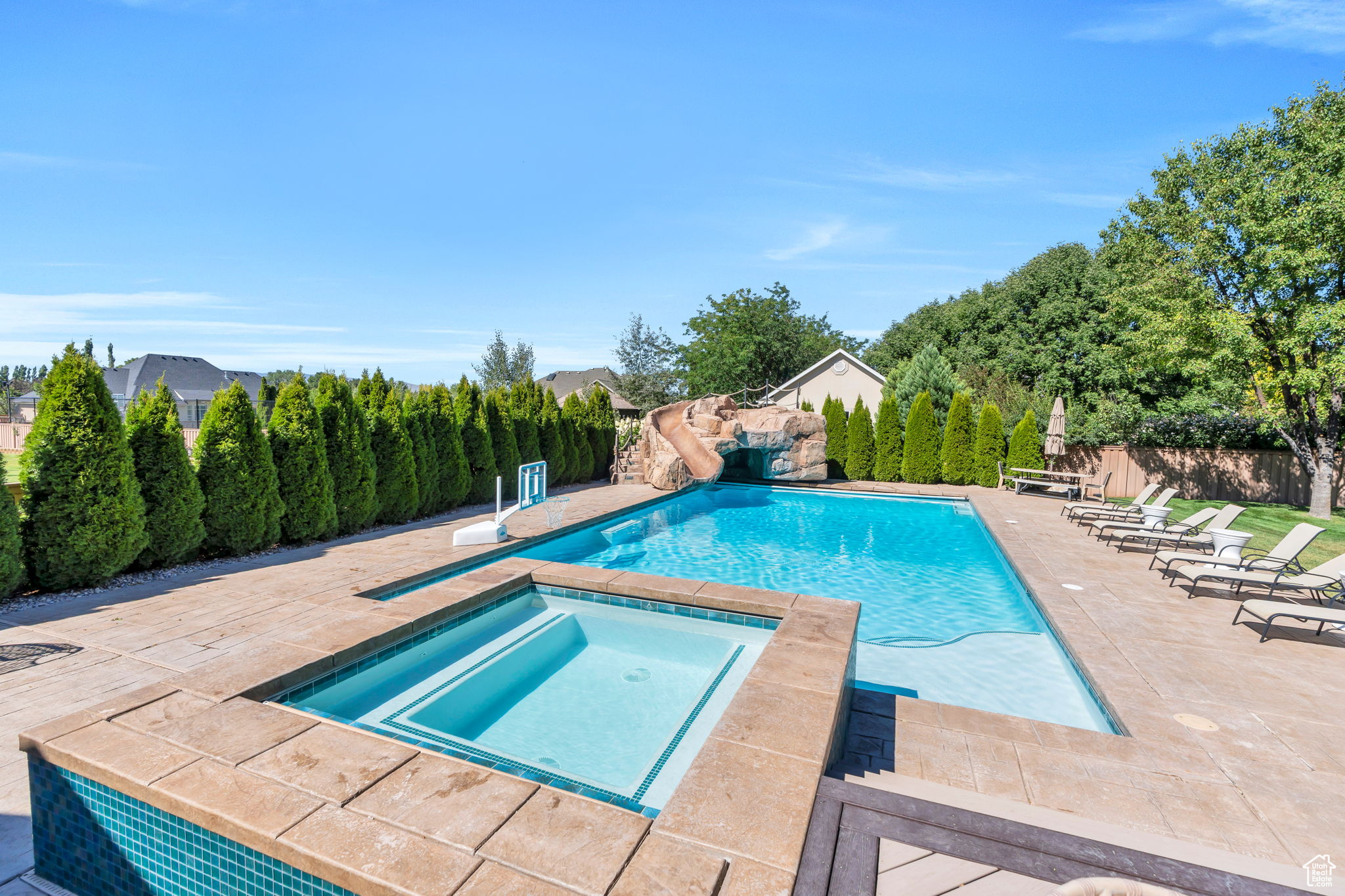 PINNACLE ESTATES - Residential