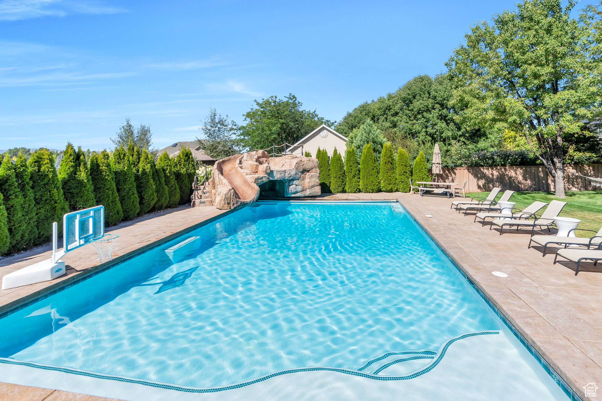 PINNACLE ESTATES - Residential