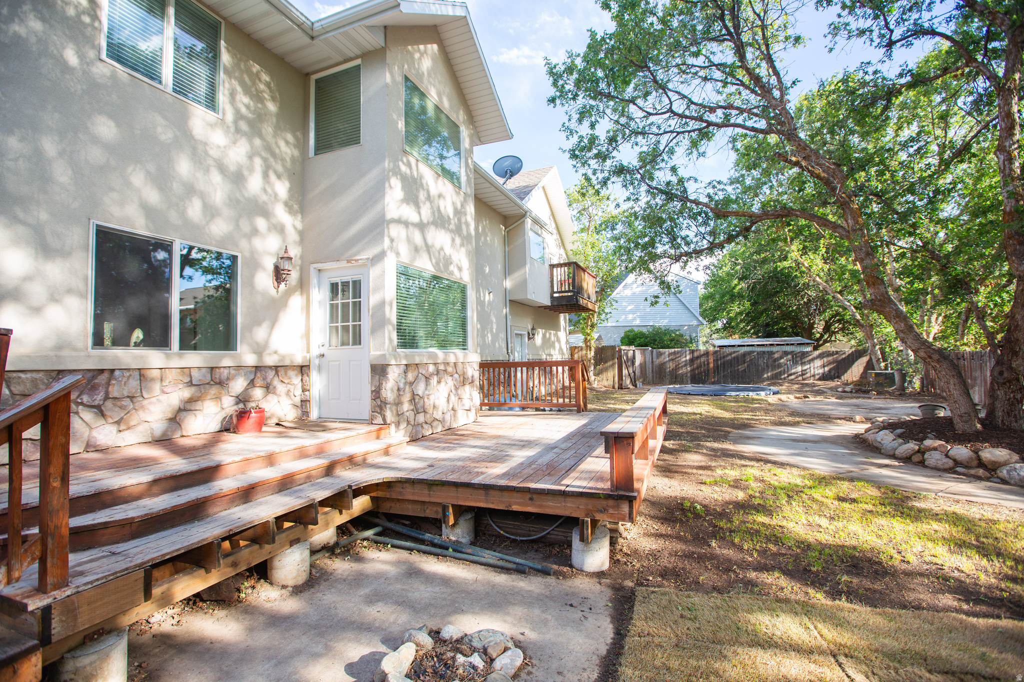 HORIZON CIR - Residential