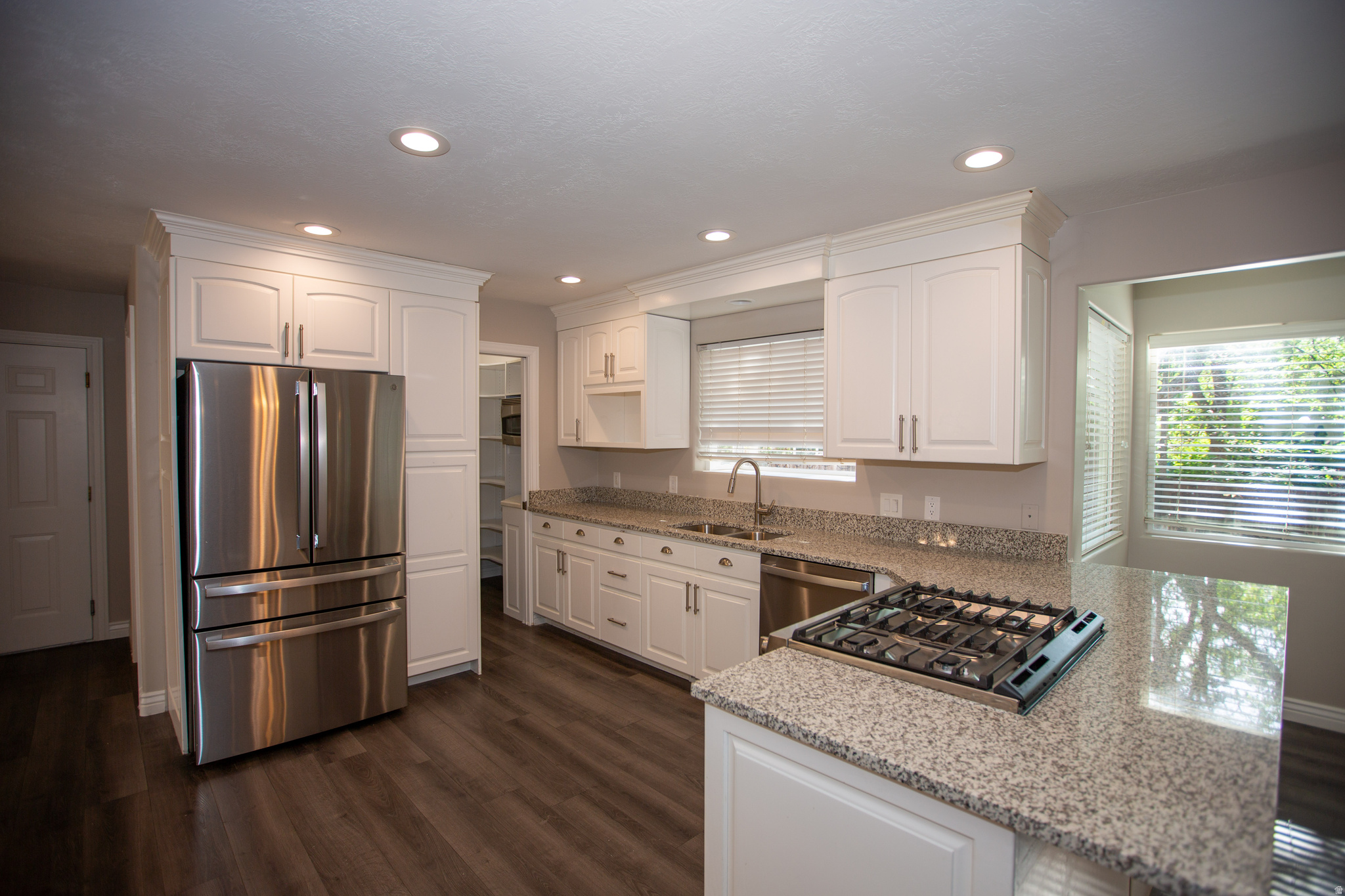 HORIZON CIR - Residential