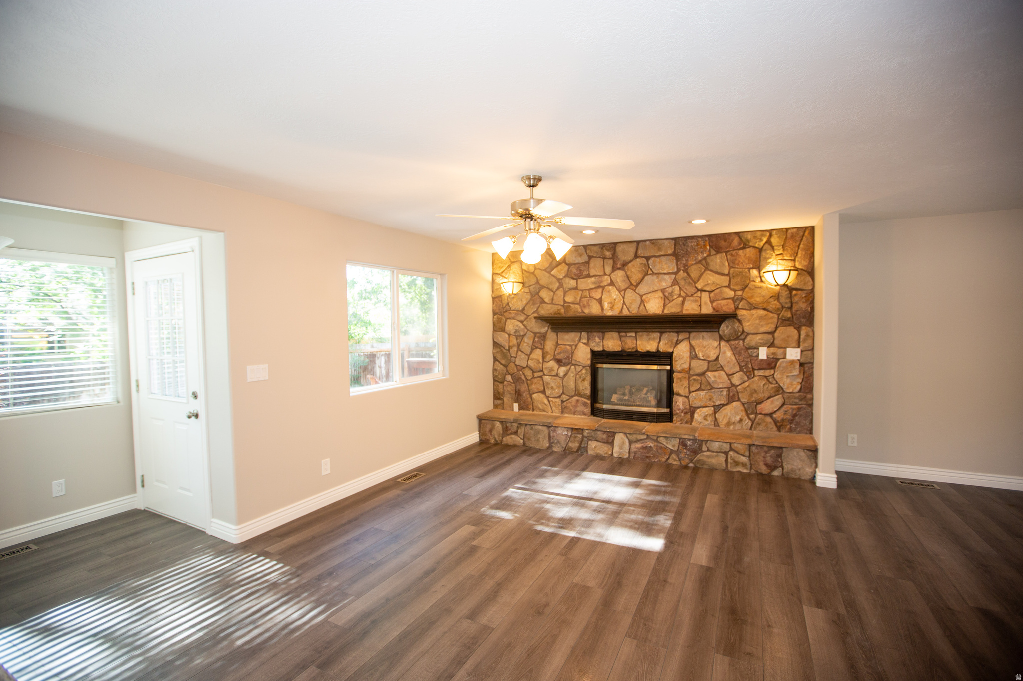 HORIZON CIR - Residential