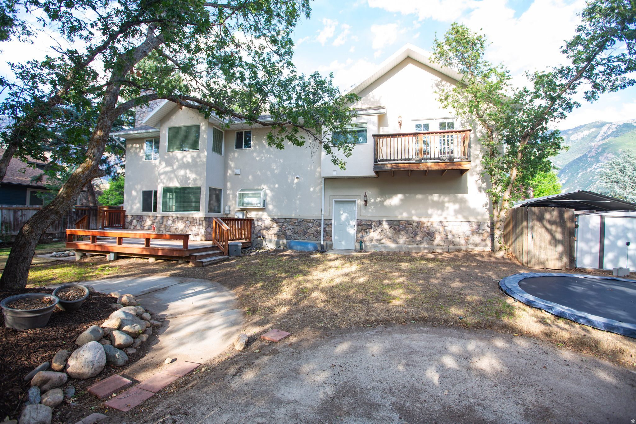 HORIZON CIR - Residential