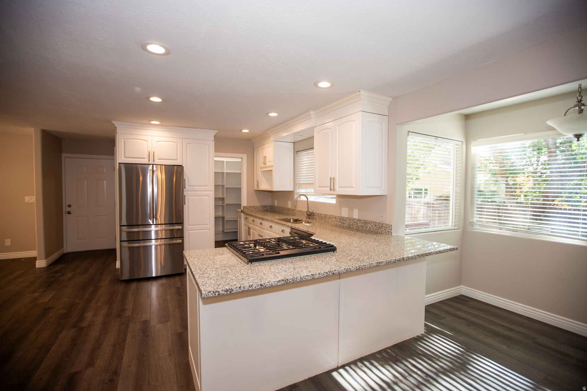 HORIZON CIR - Residential