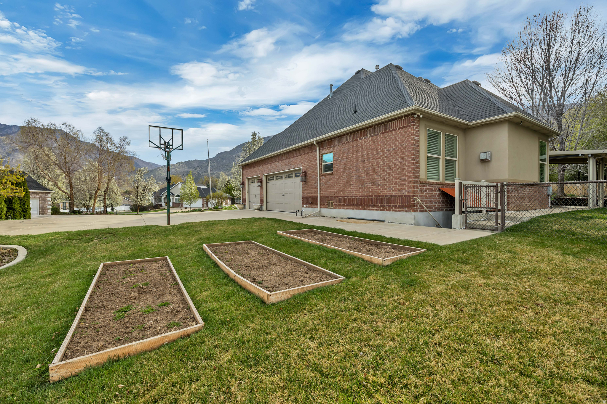 HERITAGE HILLS - Residential