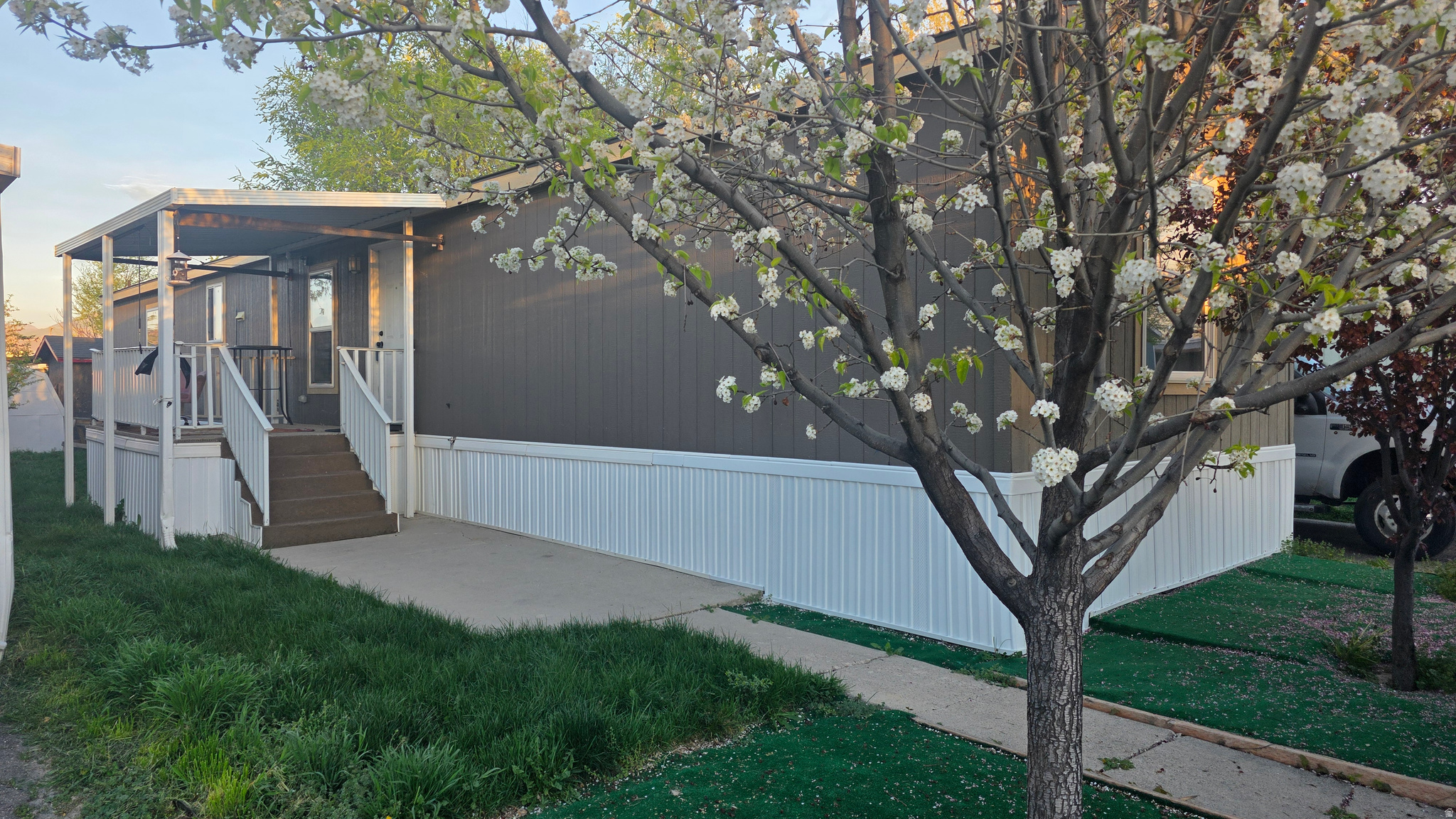 RIVERSIDE COMMUNITY - Residential