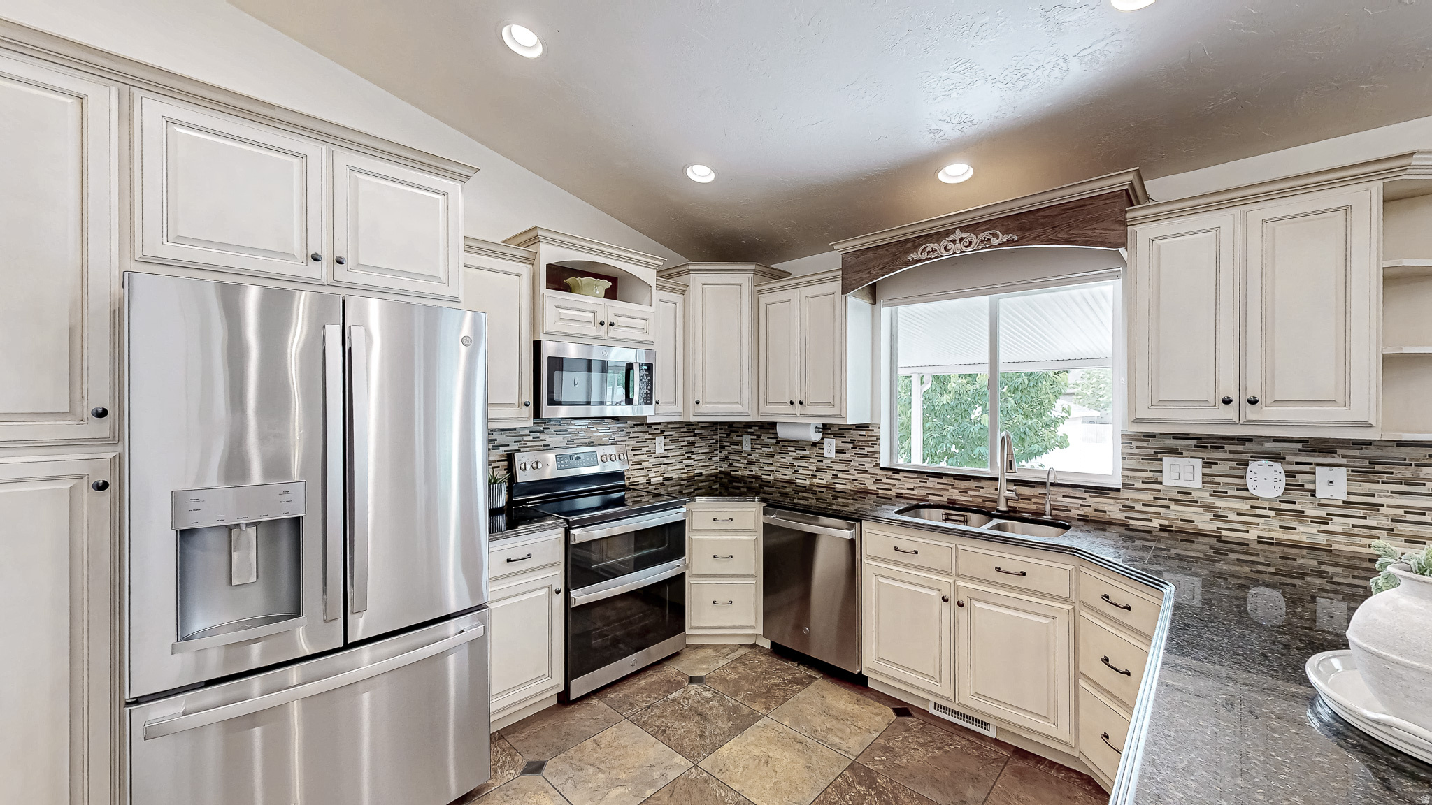 PARKSIDE ESTATES - Residential
