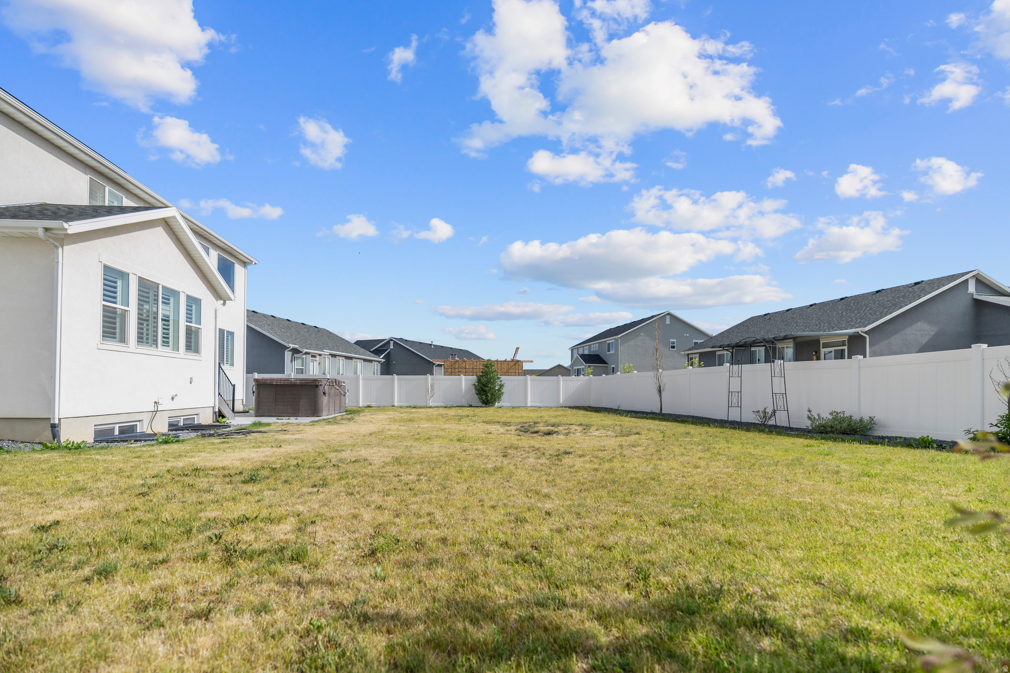 HALLS CROSSING - Residential