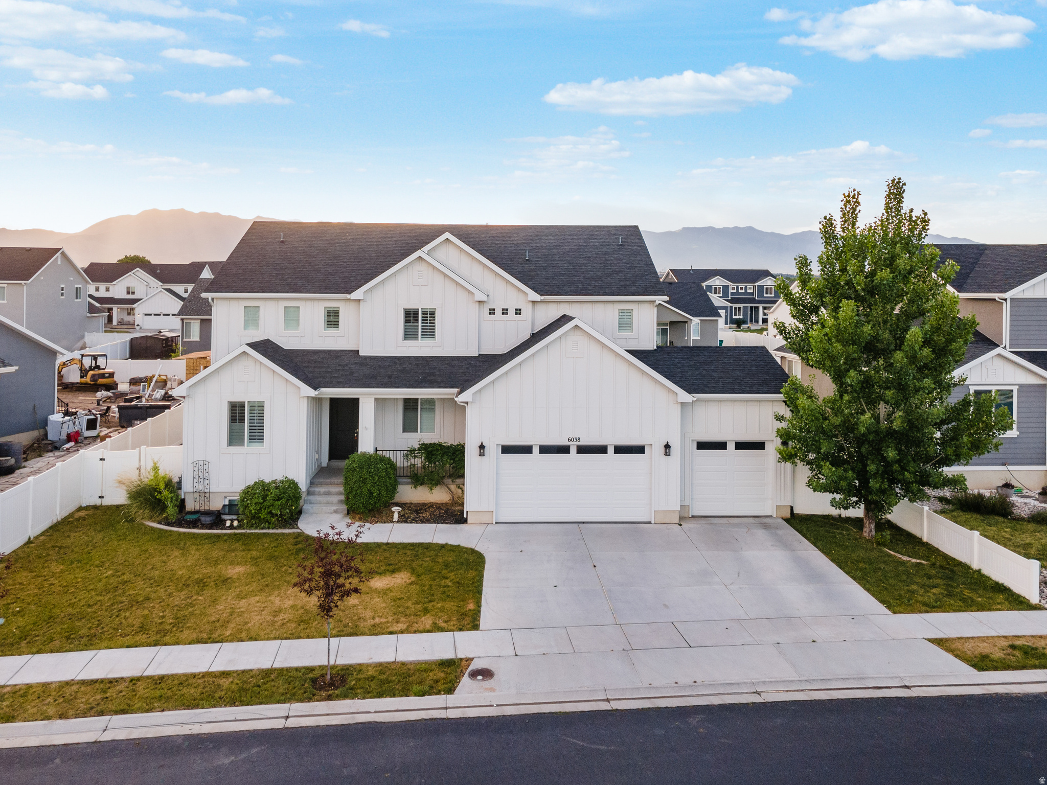 HALLS CROSSING - Residential