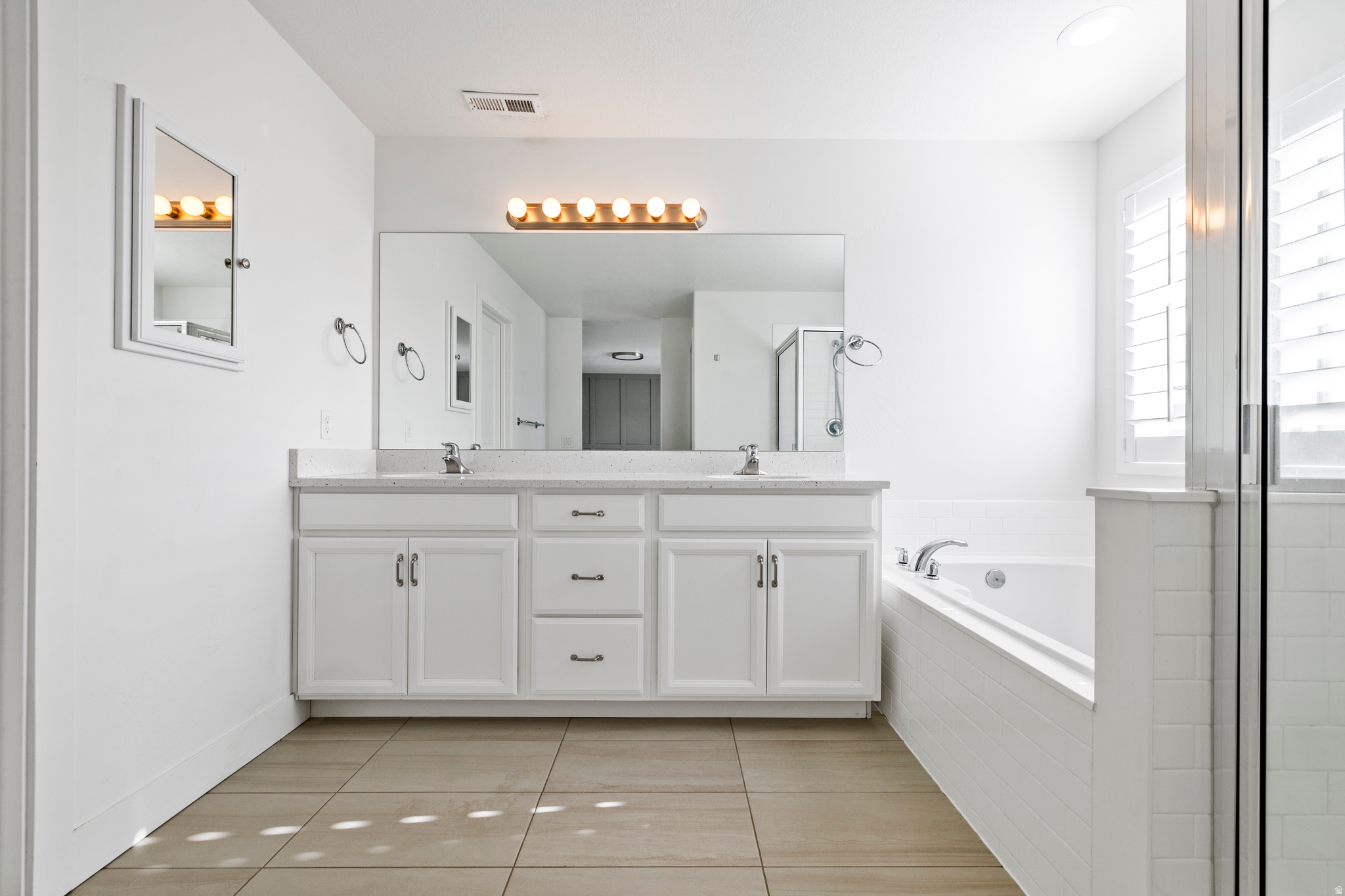 HALLS CROSSING - Residential