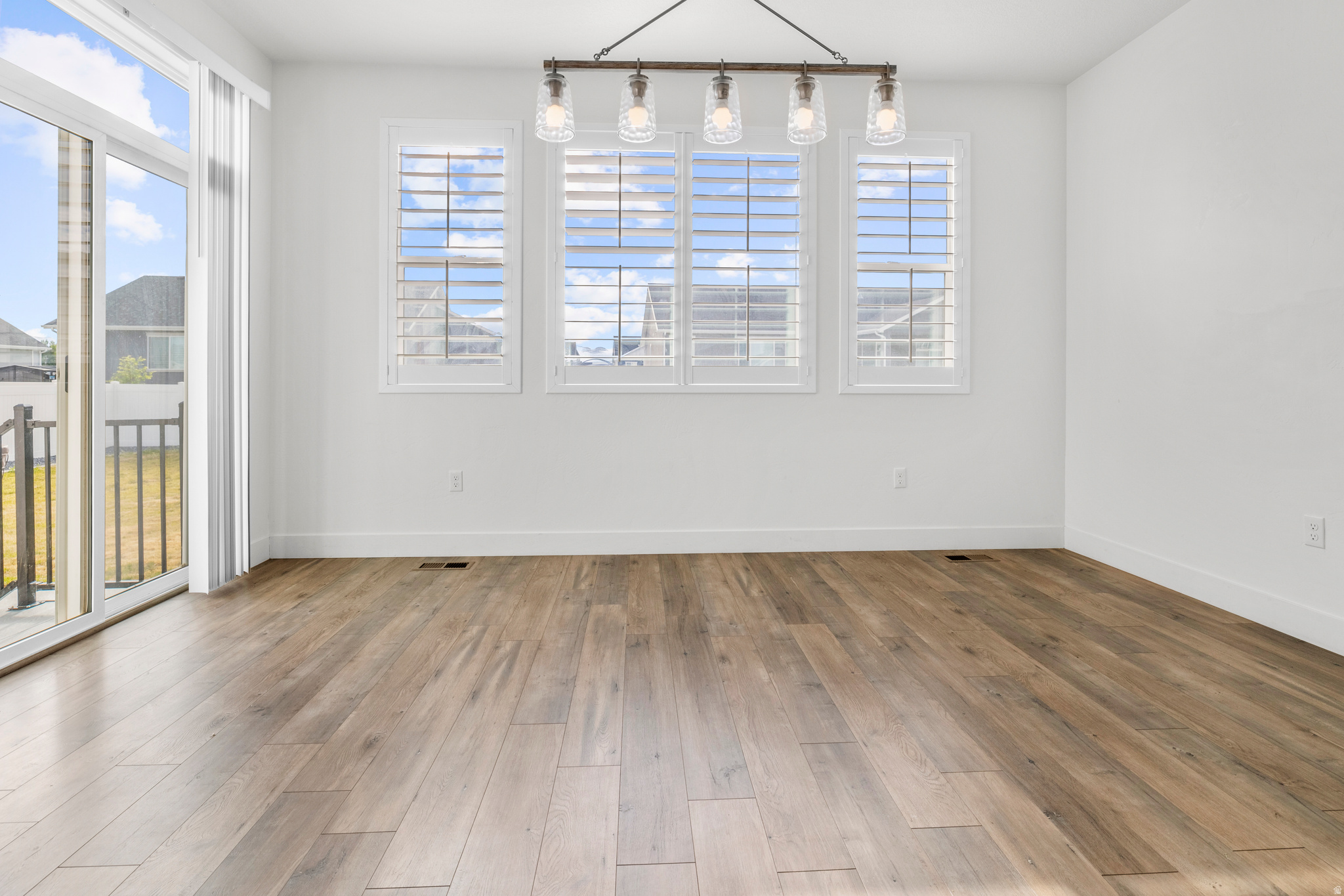 HALLS CROSSING - Residential